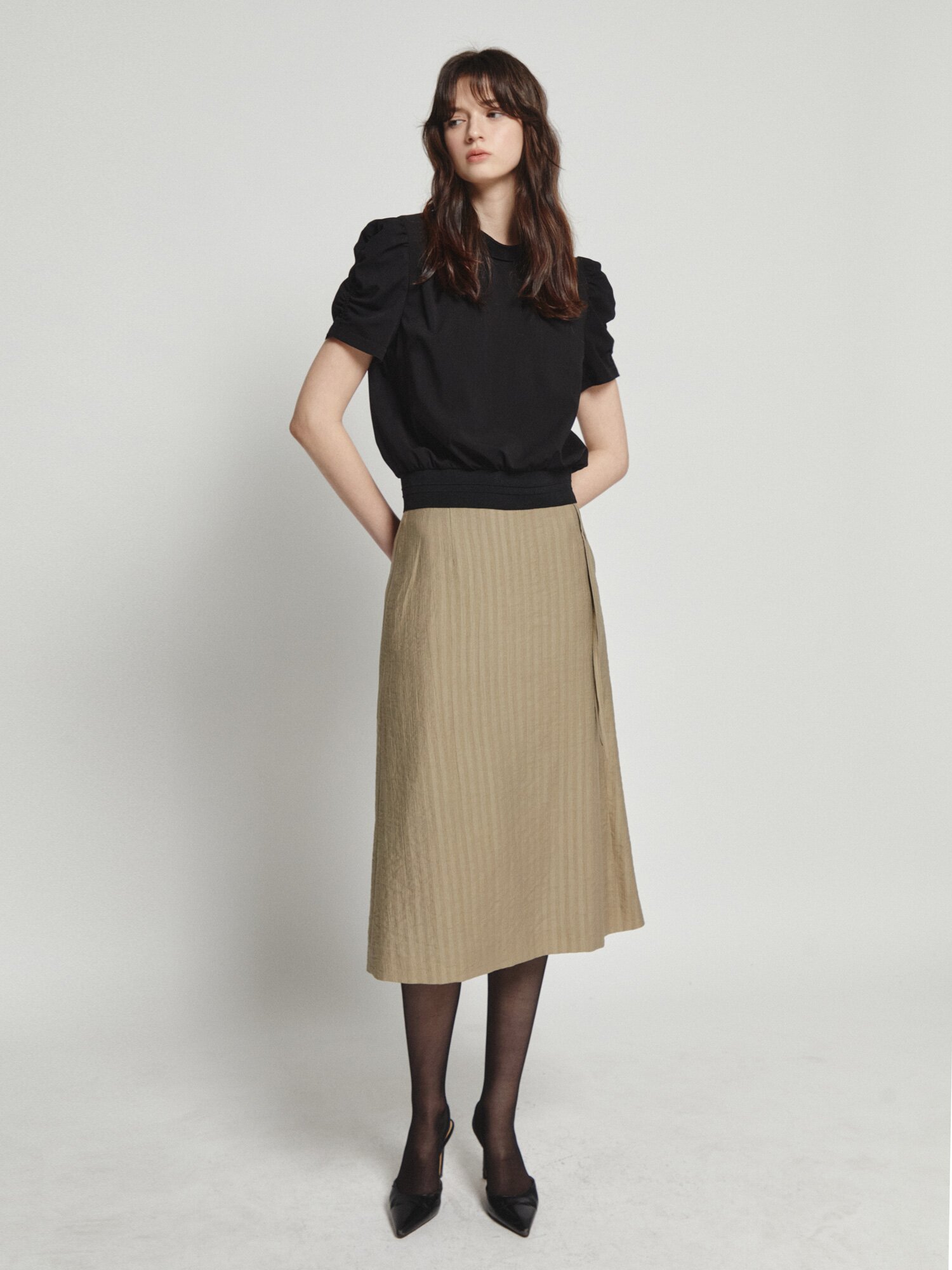 셔링 슬리브 밴딩 블라우스 (BLACK)