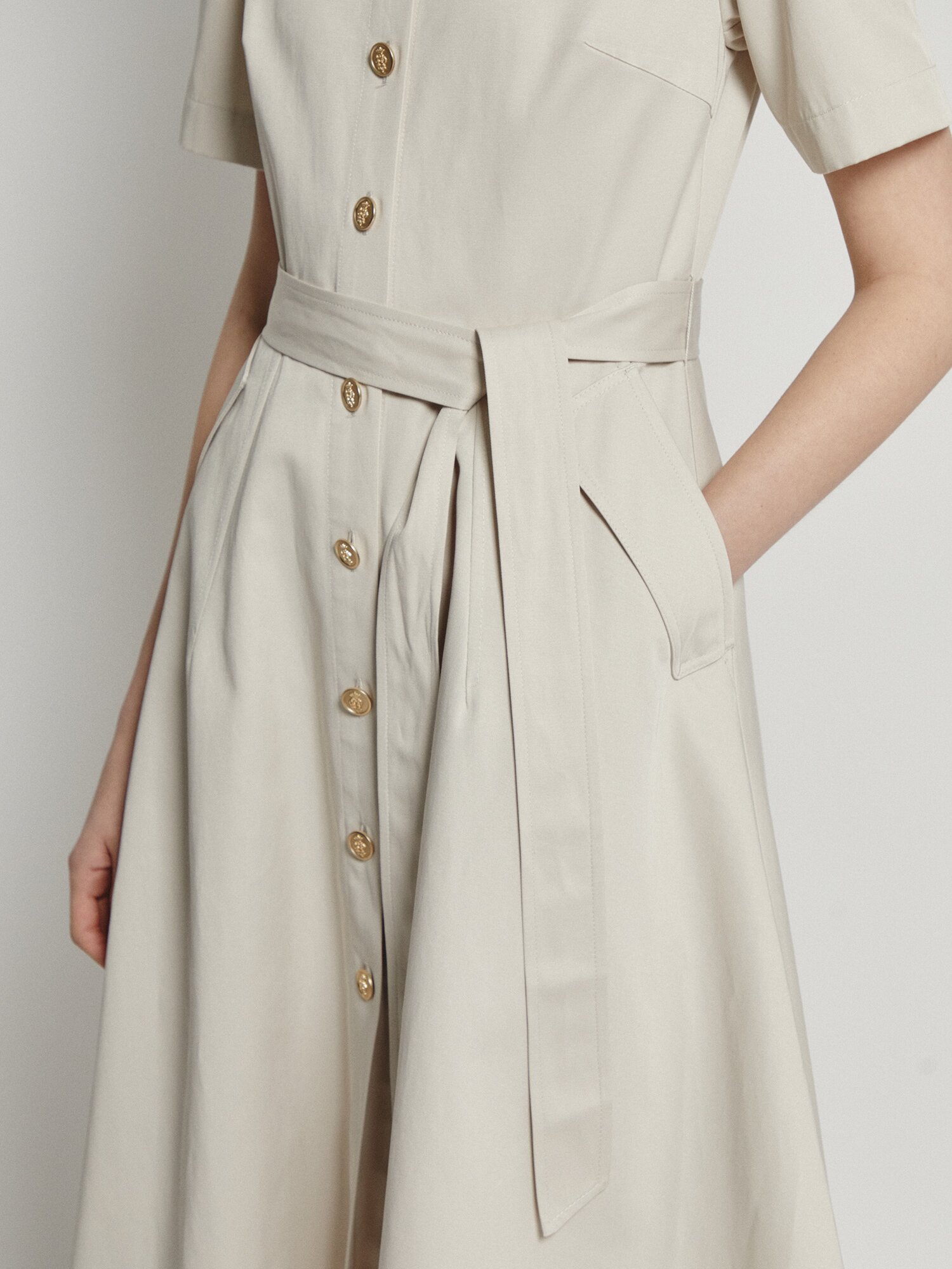 슬릿 칼라 플레어 셔츠 원피스 (LIGHT BEIGE)