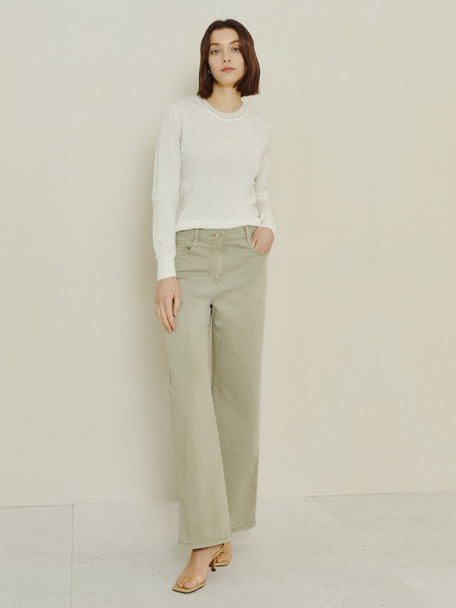 에센셜 가죽 포인트 슬림 와이드 팬츠 (LIGHT KHAKI)
