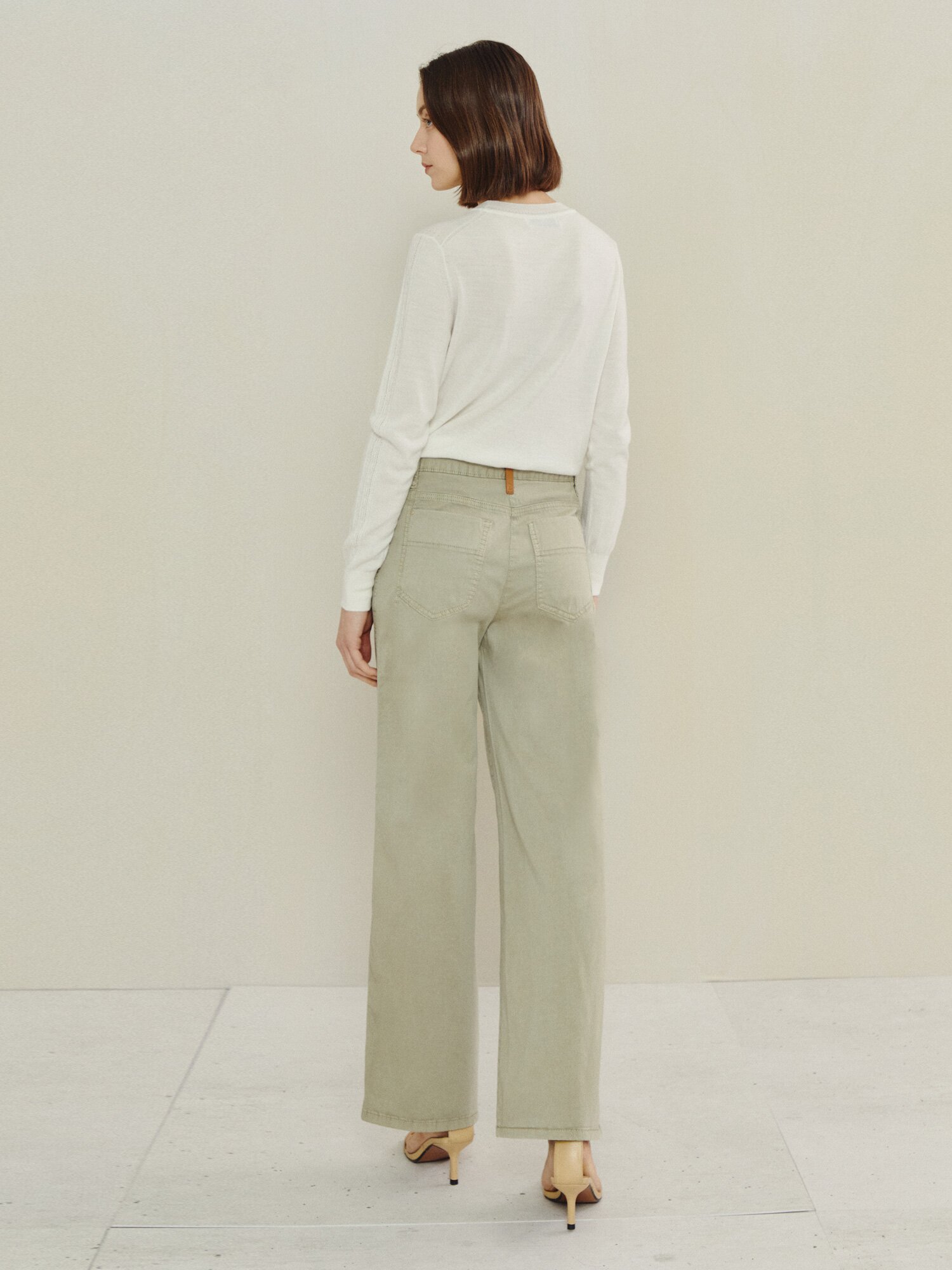 에센셜 가죽 포인트 슬림 와이드 팬츠 (LIGHT KHAKI)