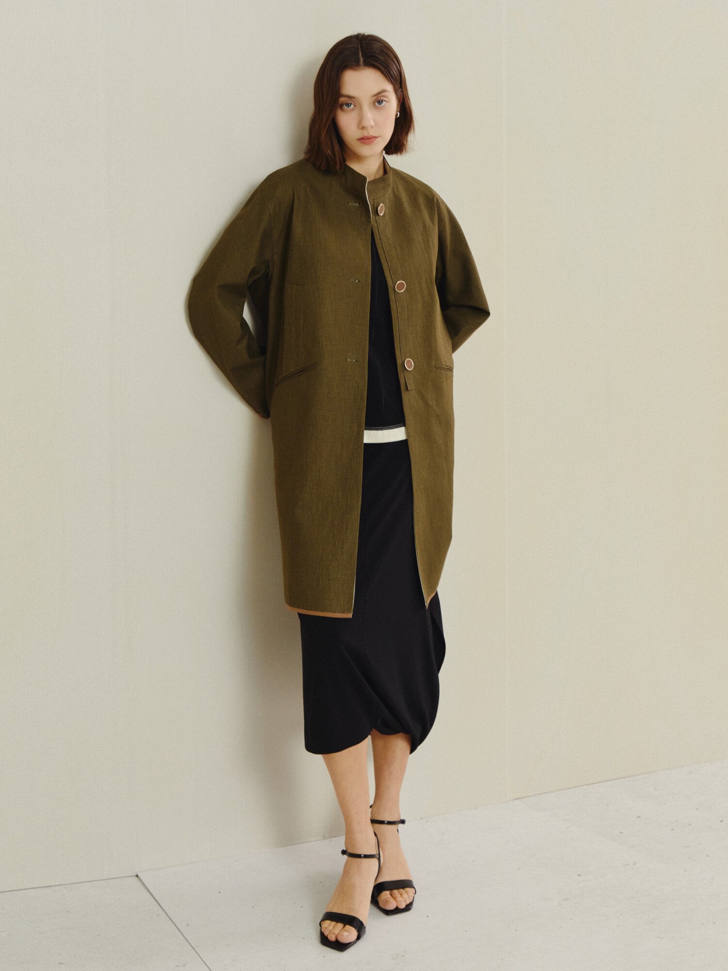 모던 백 지퍼 가죽 슬라이더 포인트 탑 (BLACK)