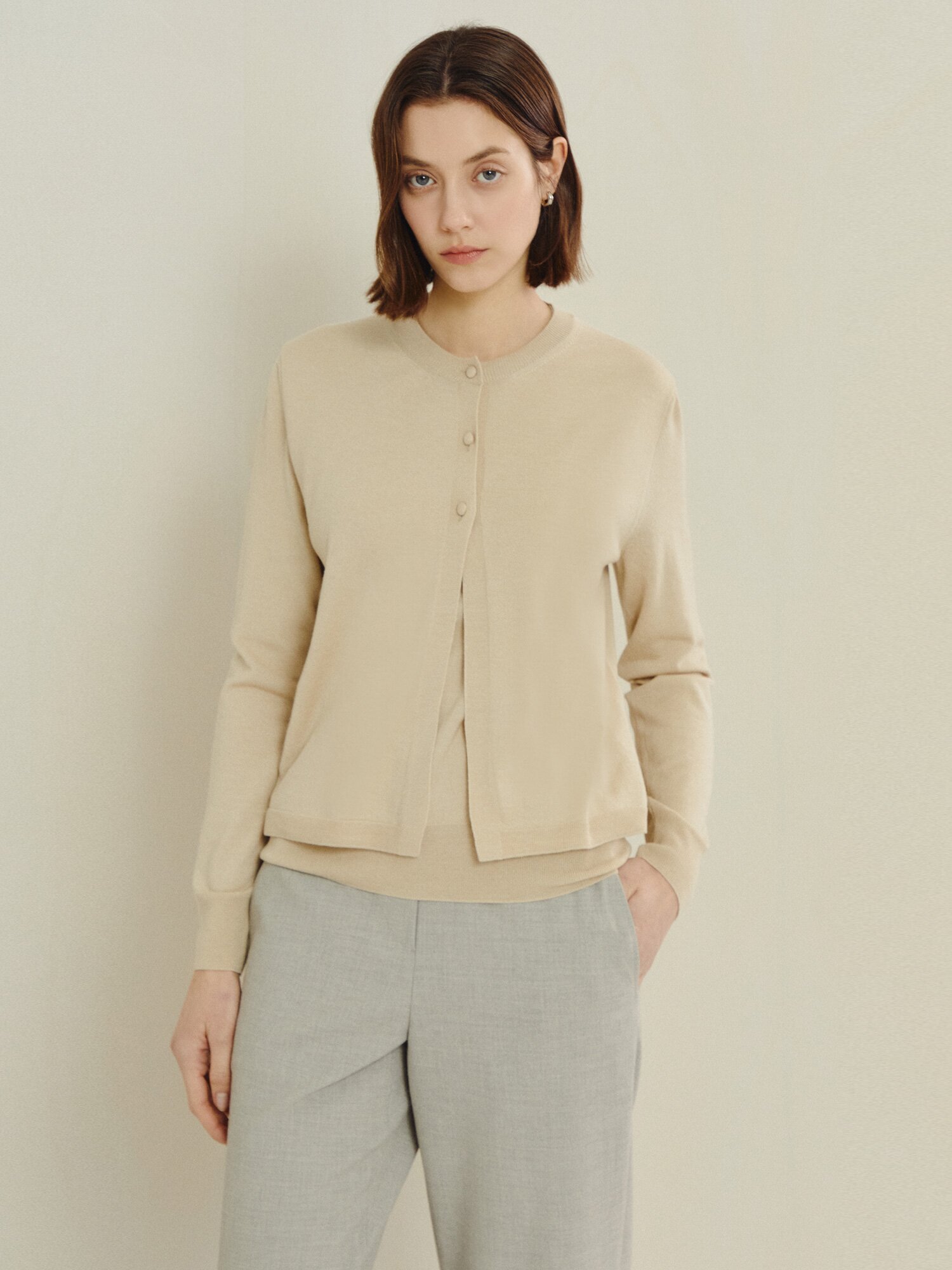 에센셜 라운드넥 소프트 니트 (BEIGE)