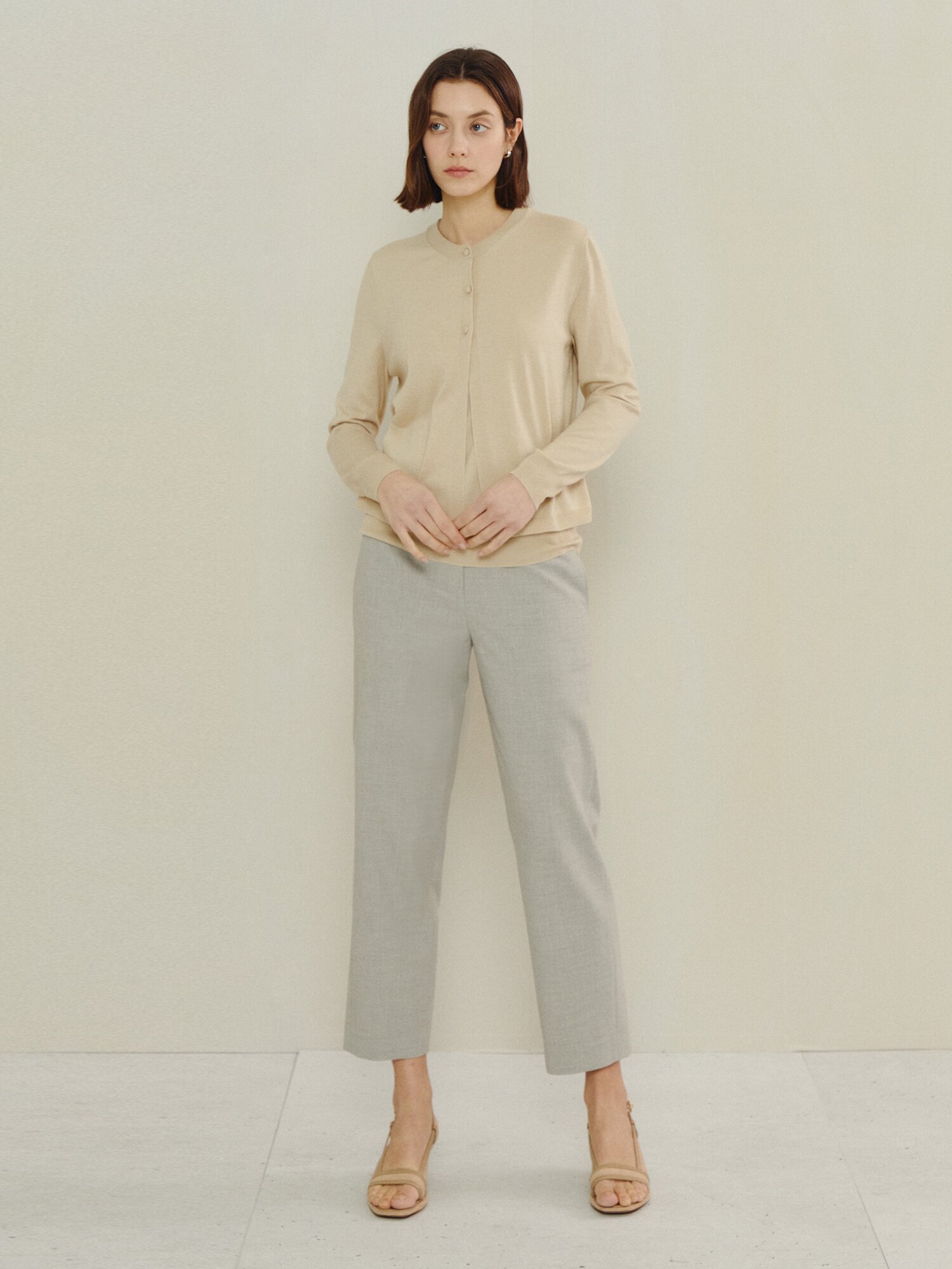 에센셜 라운드넥 소프트 니트 (BEIGE)