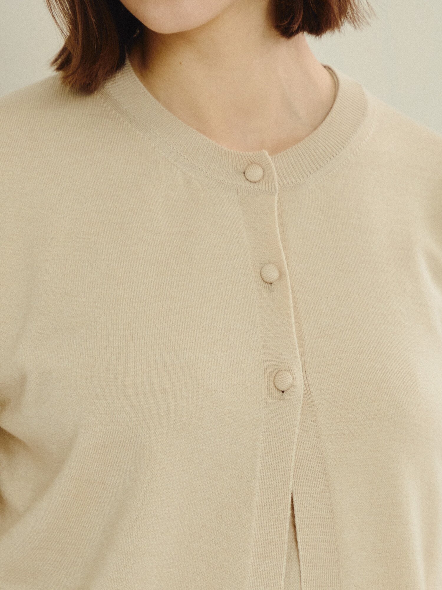 에센셜 라운드넥 소프트 니트 (BEIGE)
