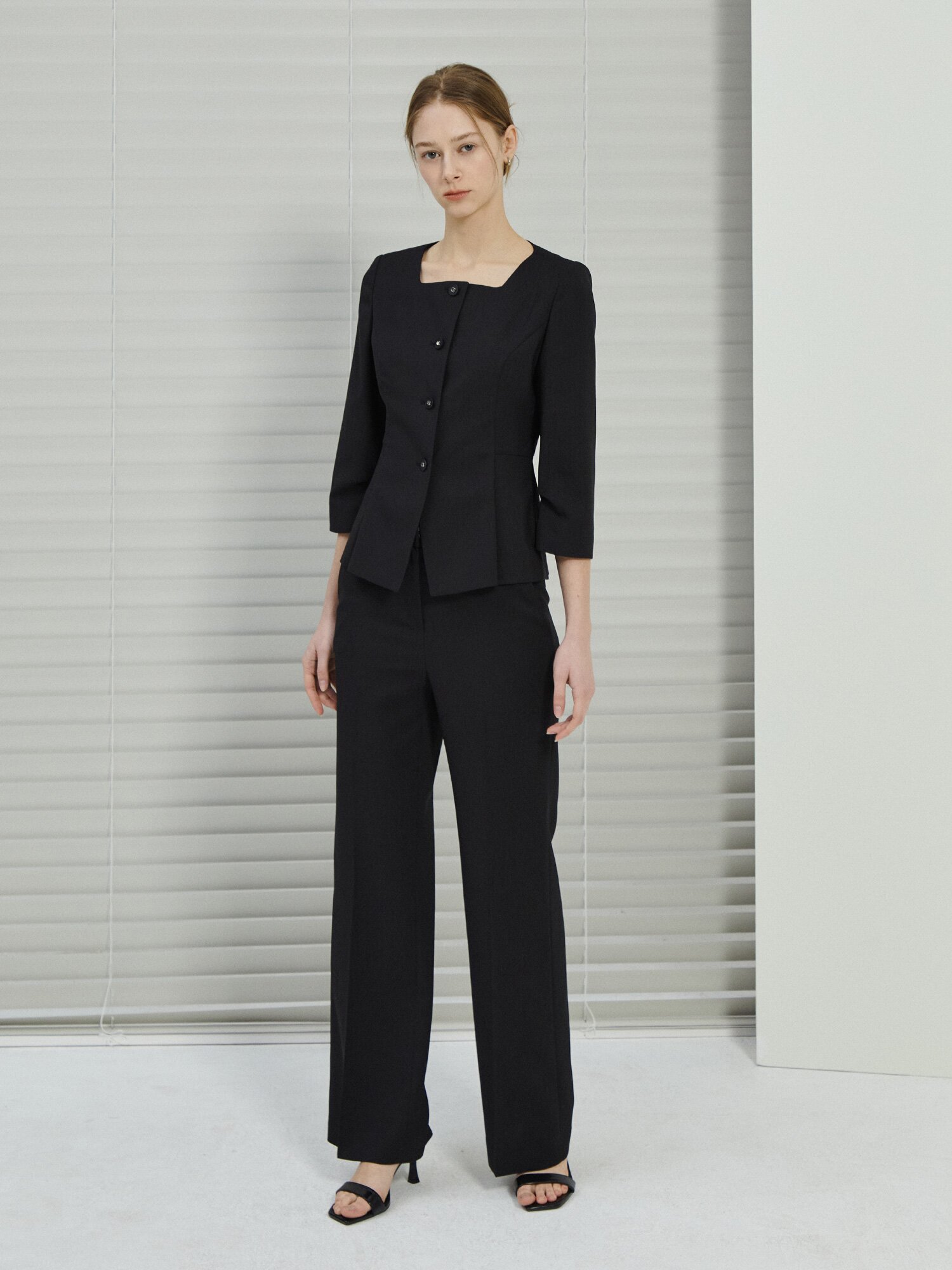 히든 버튼 세미 부츠컷 팬츠 (BLACK)