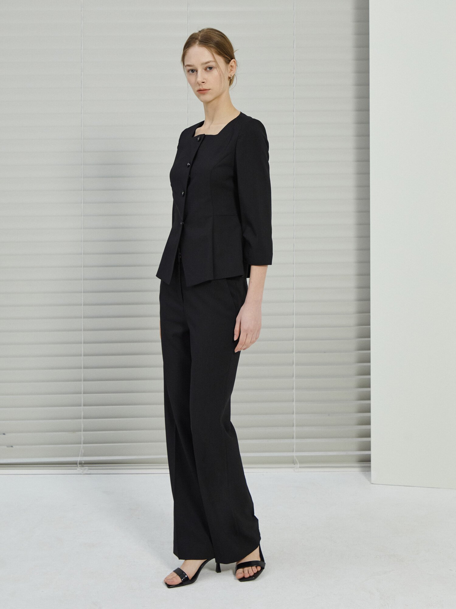 히든 버튼 세미 부츠컷 팬츠 (BLACK)