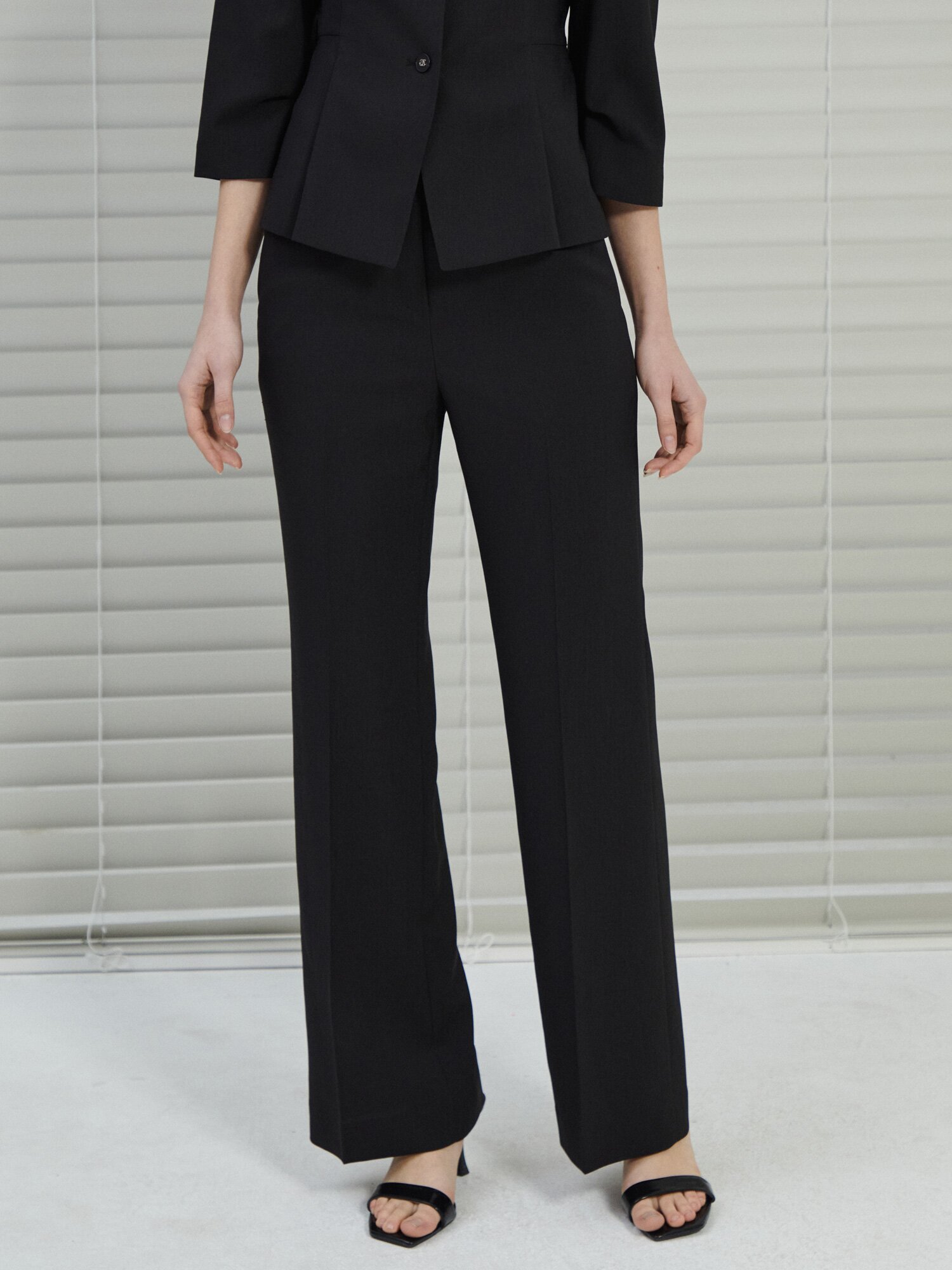 히든 버튼 세미 부츠컷 팬츠 (BLACK)