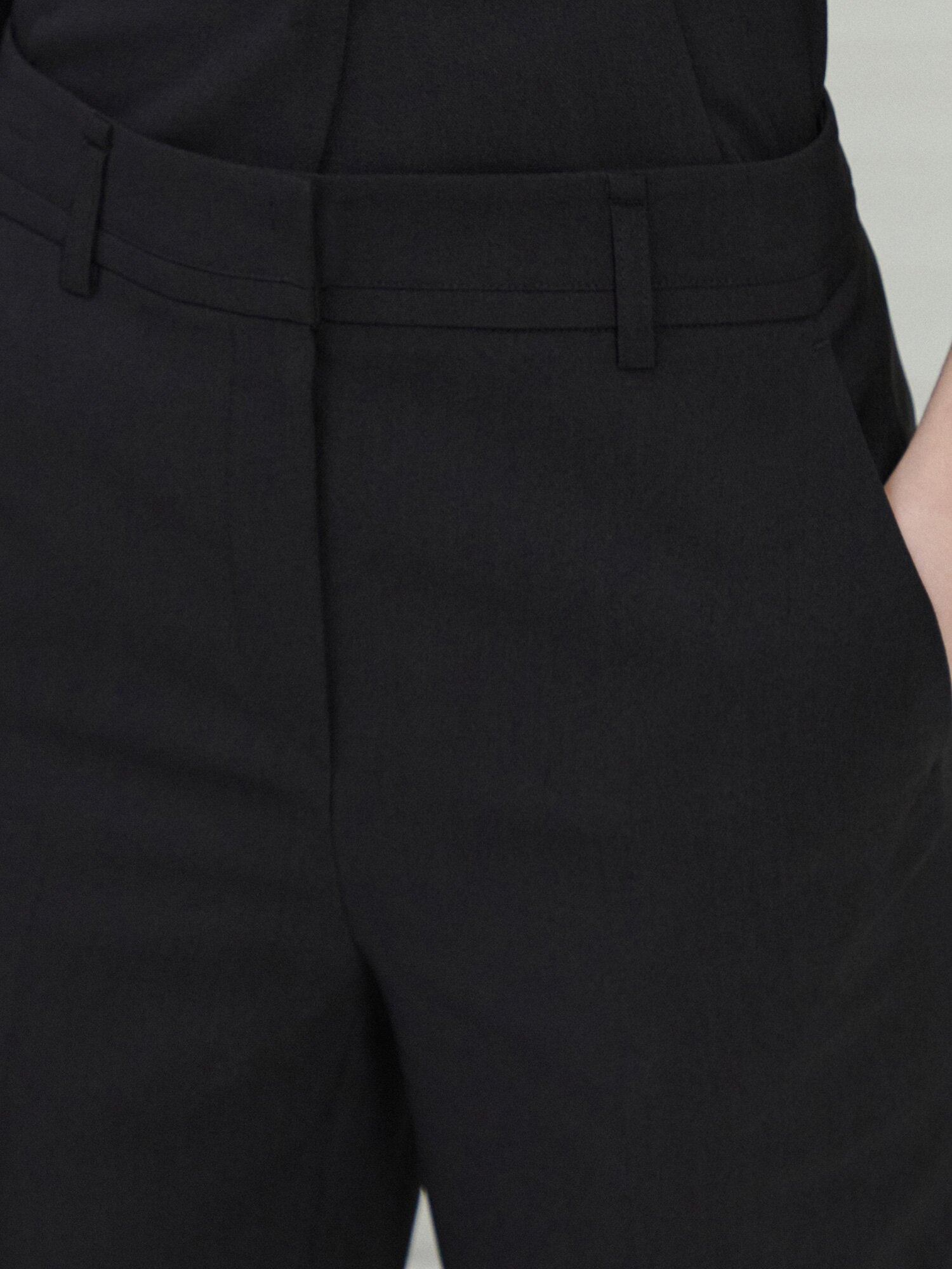 히든 버튼 세미 부츠컷 팬츠 (BLACK)