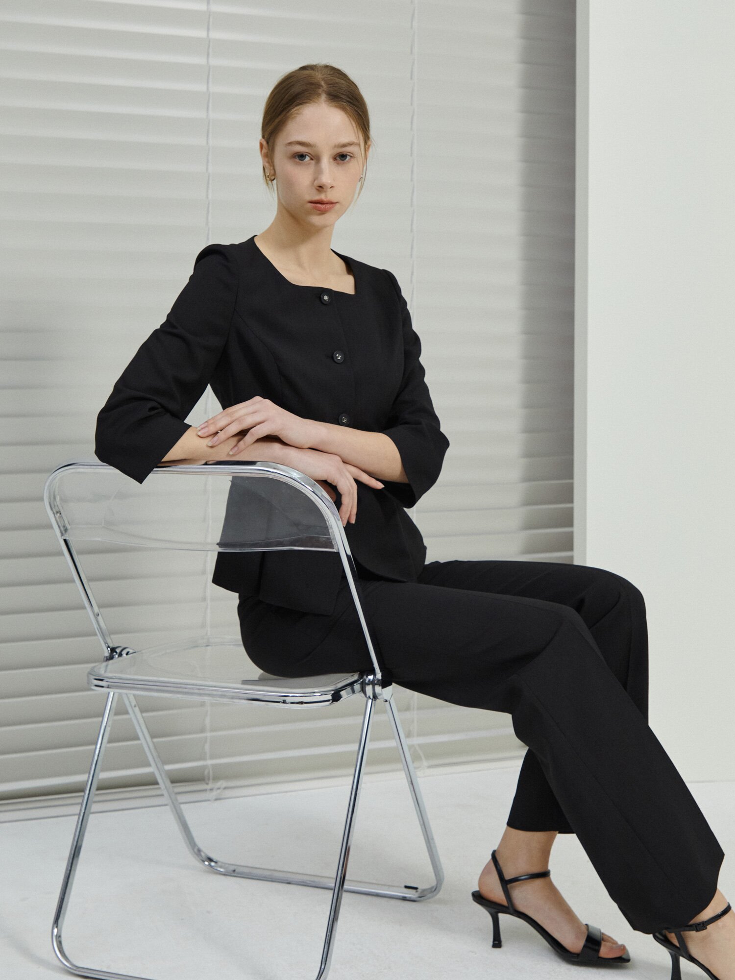 히든 버튼 세미 부츠컷 팬츠 (BLACK)