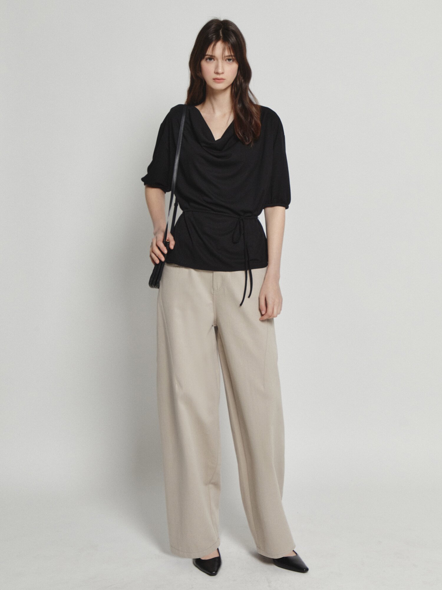 하프 슬리브 카울넥 블라우스 (BLACK)