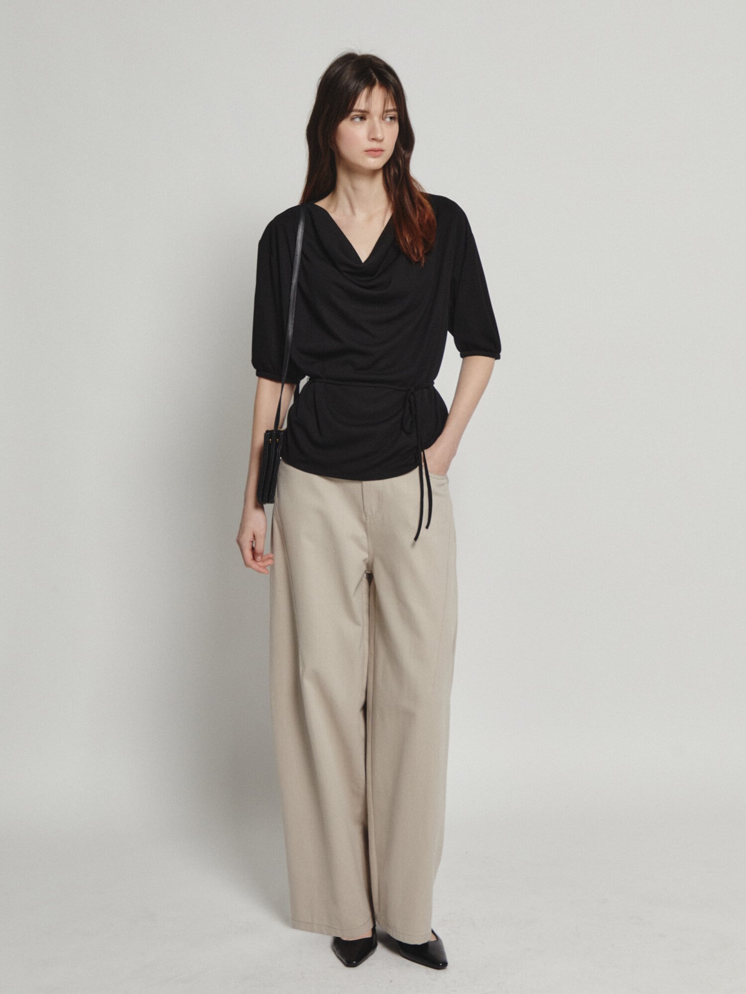 하프 슬리브 카울넥 블라우스 (BLACK)