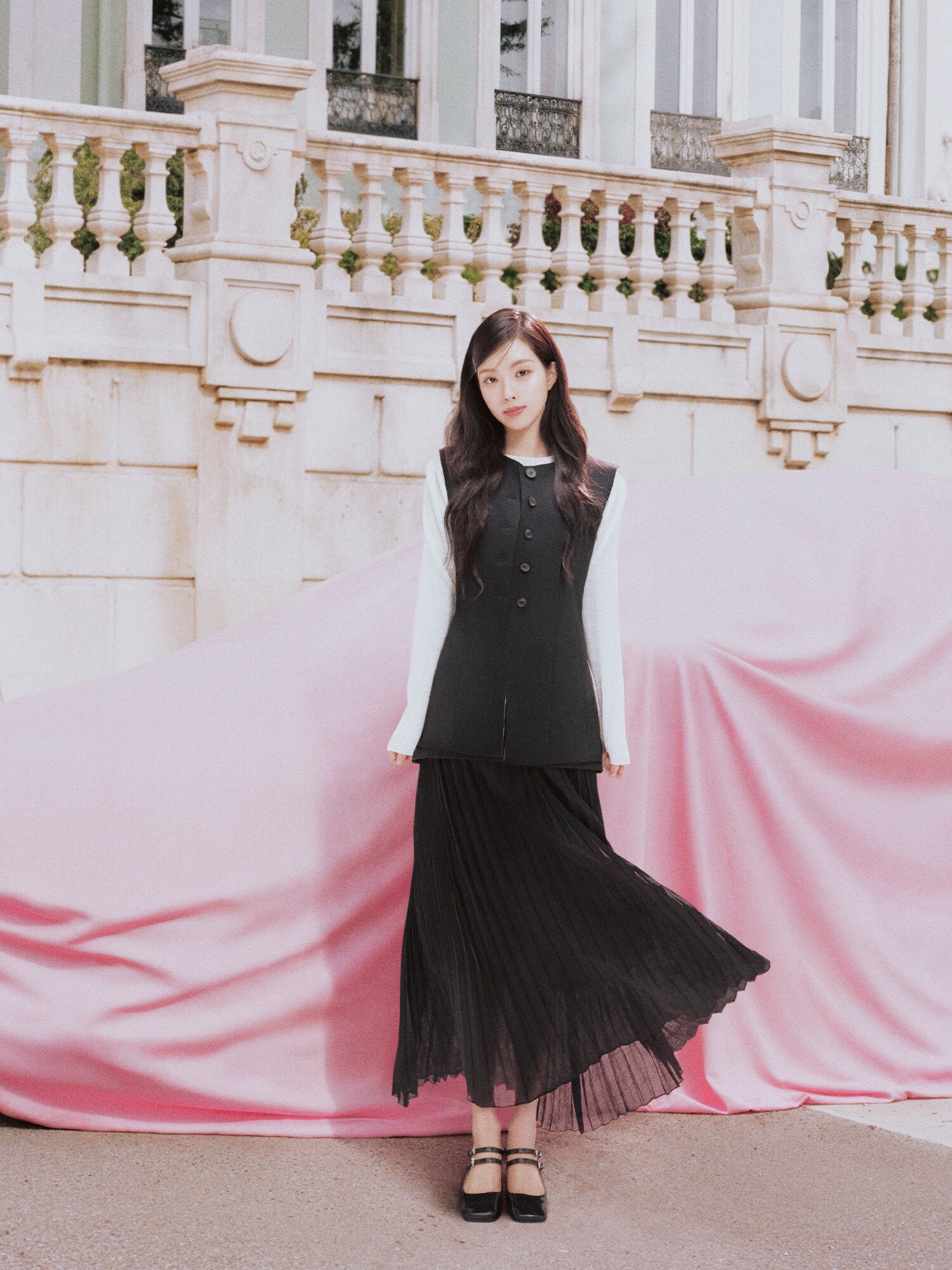 벨티드 버튼 라운드넥 롱 베스트 (BLACK)