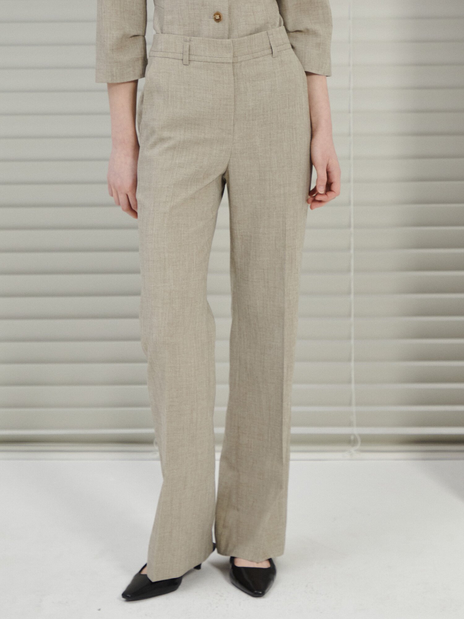 히든 버튼 세미 부츠컷 팬츠  (MELANGE BEIGE)