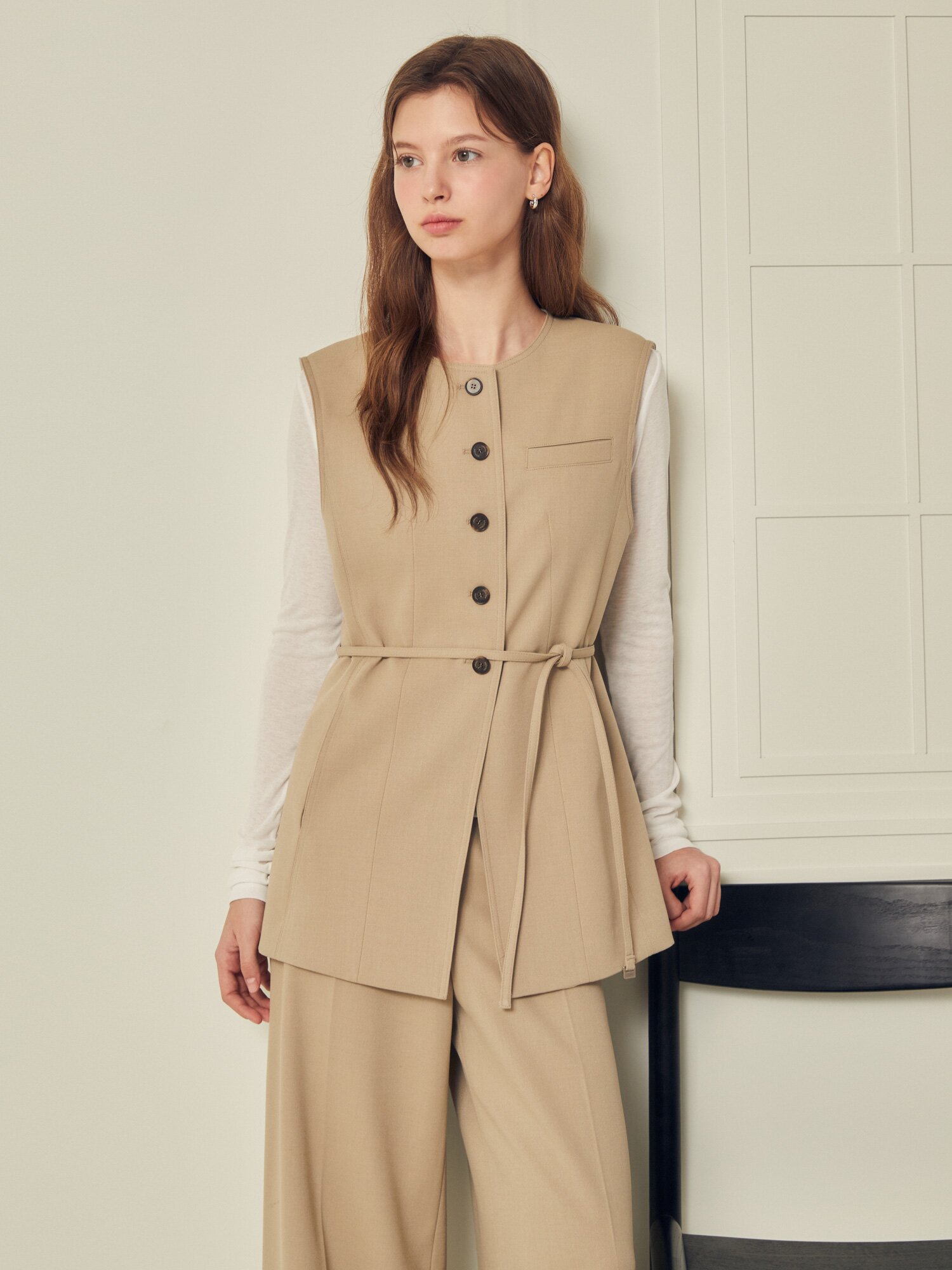 벨티드 버튼 라운드넥 롱 베스트 (BEIGE)