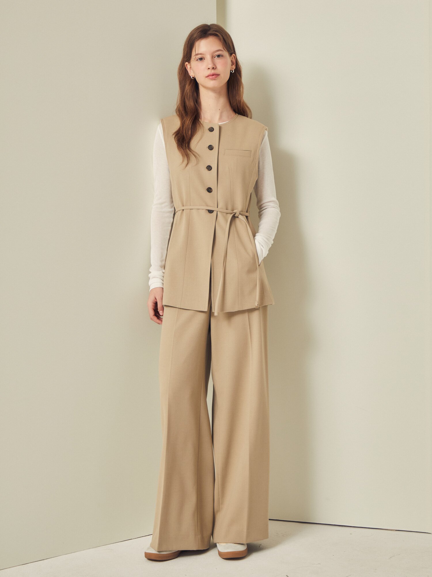 벨티드 버튼 라운드넥 롱 베스트 (BEIGE)
