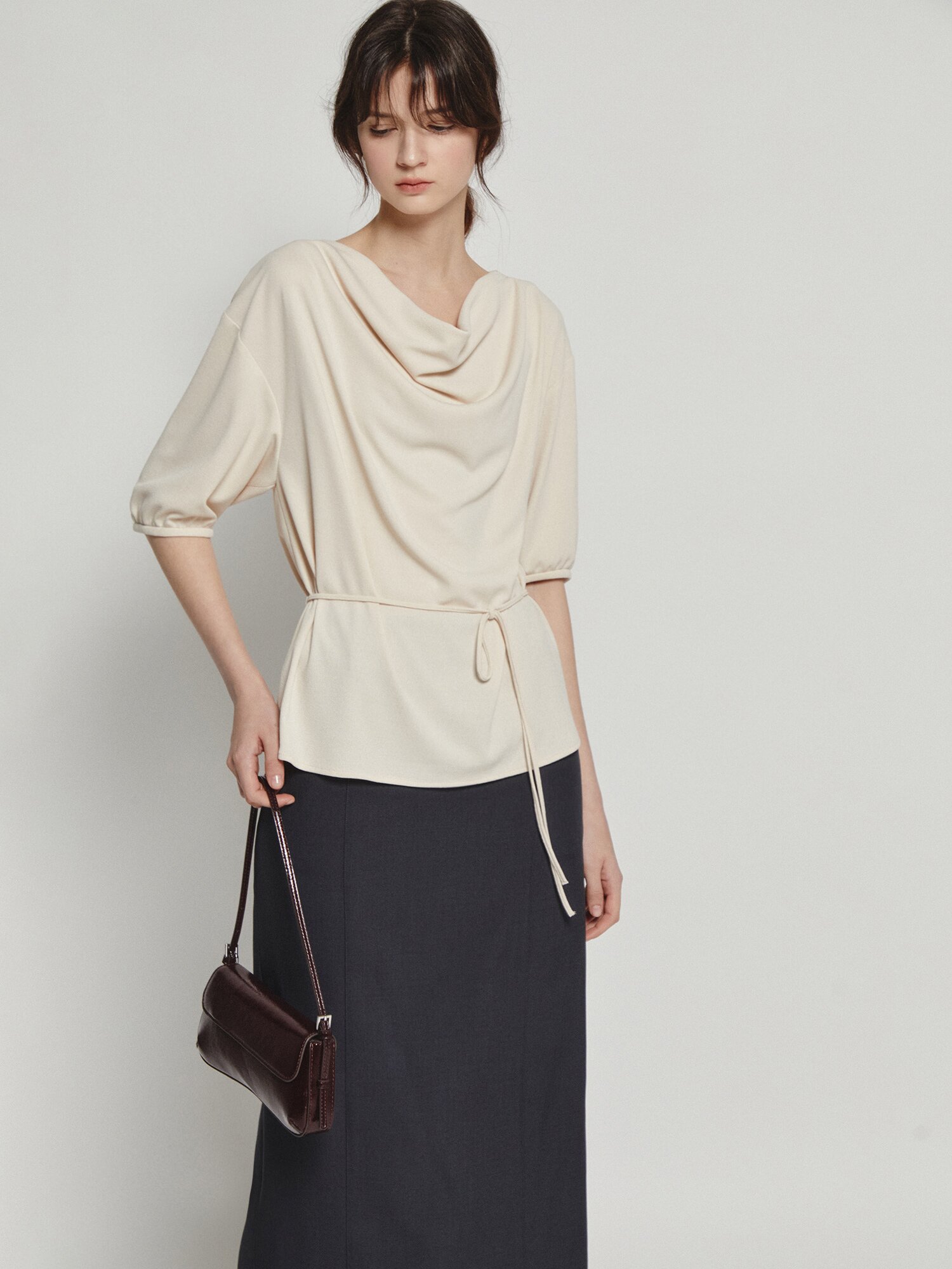 하프 슬리브 카울넥 블라우스 (LIGHT BEIGE)