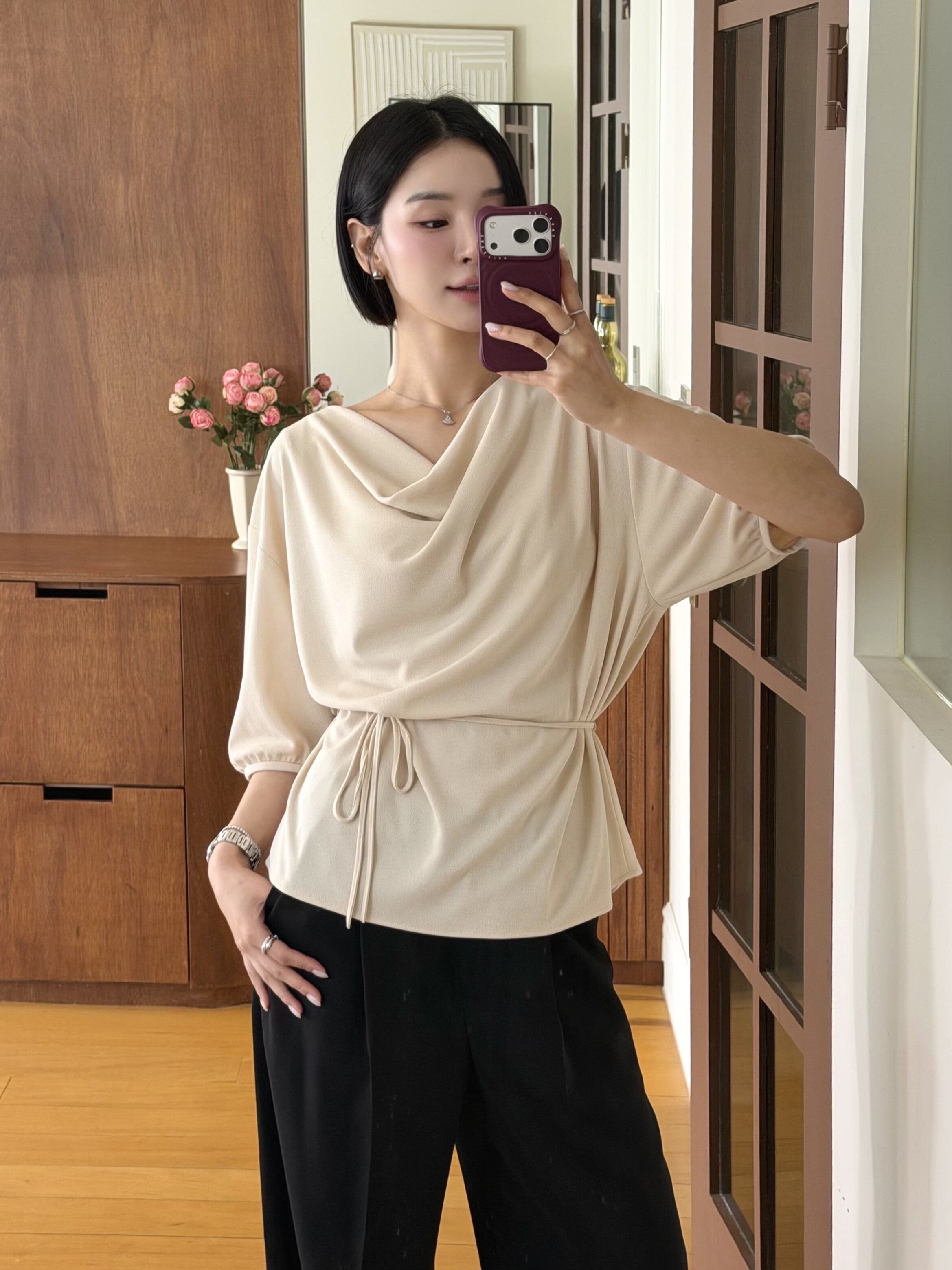 하프 슬리브 카울넥 블라우스 (LIGHT BEIGE)