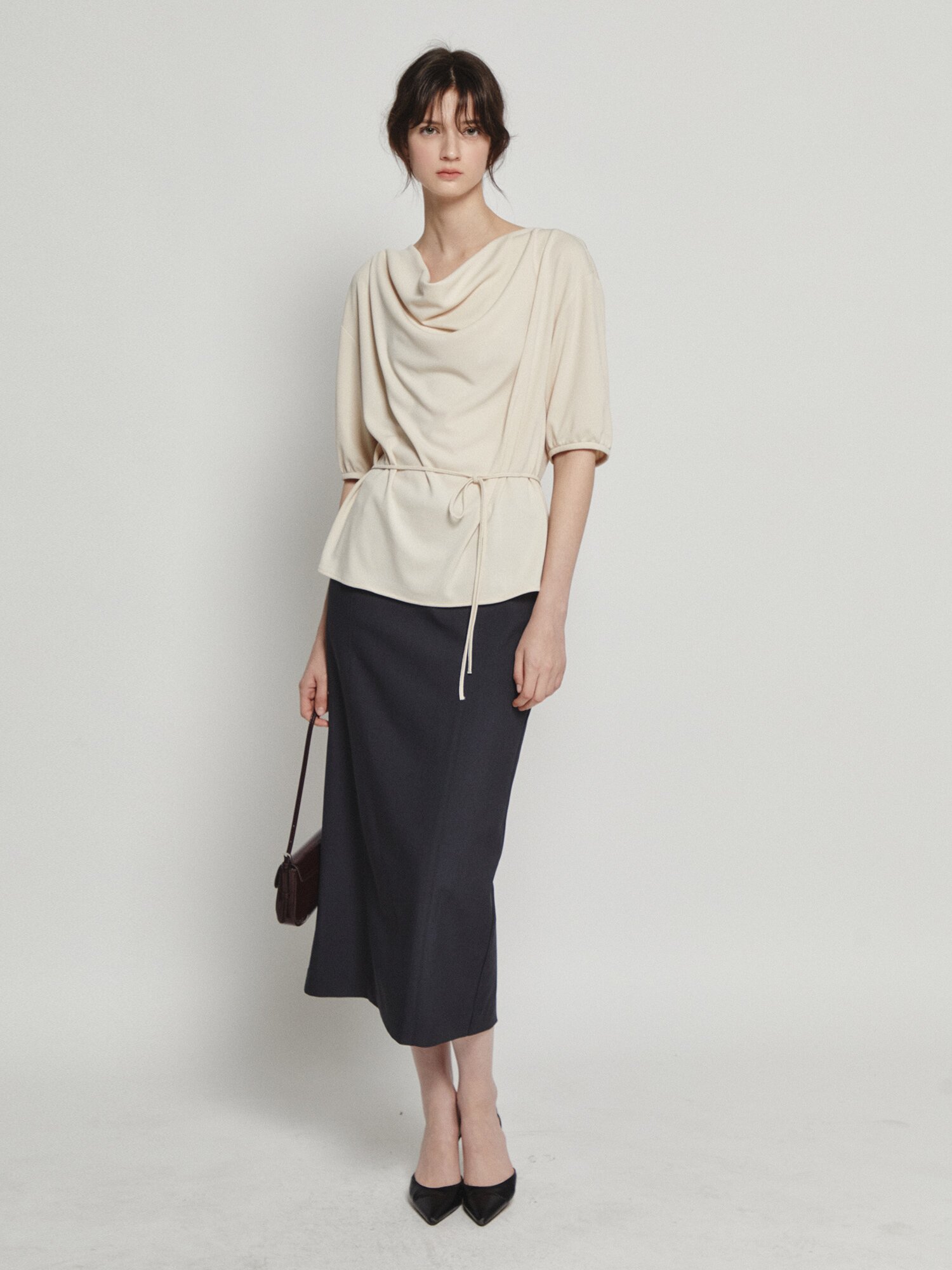 하프 슬리브 카울넥 블라우스 (LIGHT BEIGE)