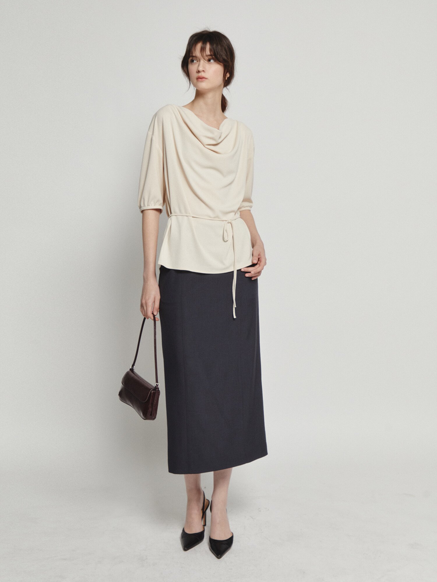 하프 슬리브 카울넥 블라우스 (LIGHT BEIGE)