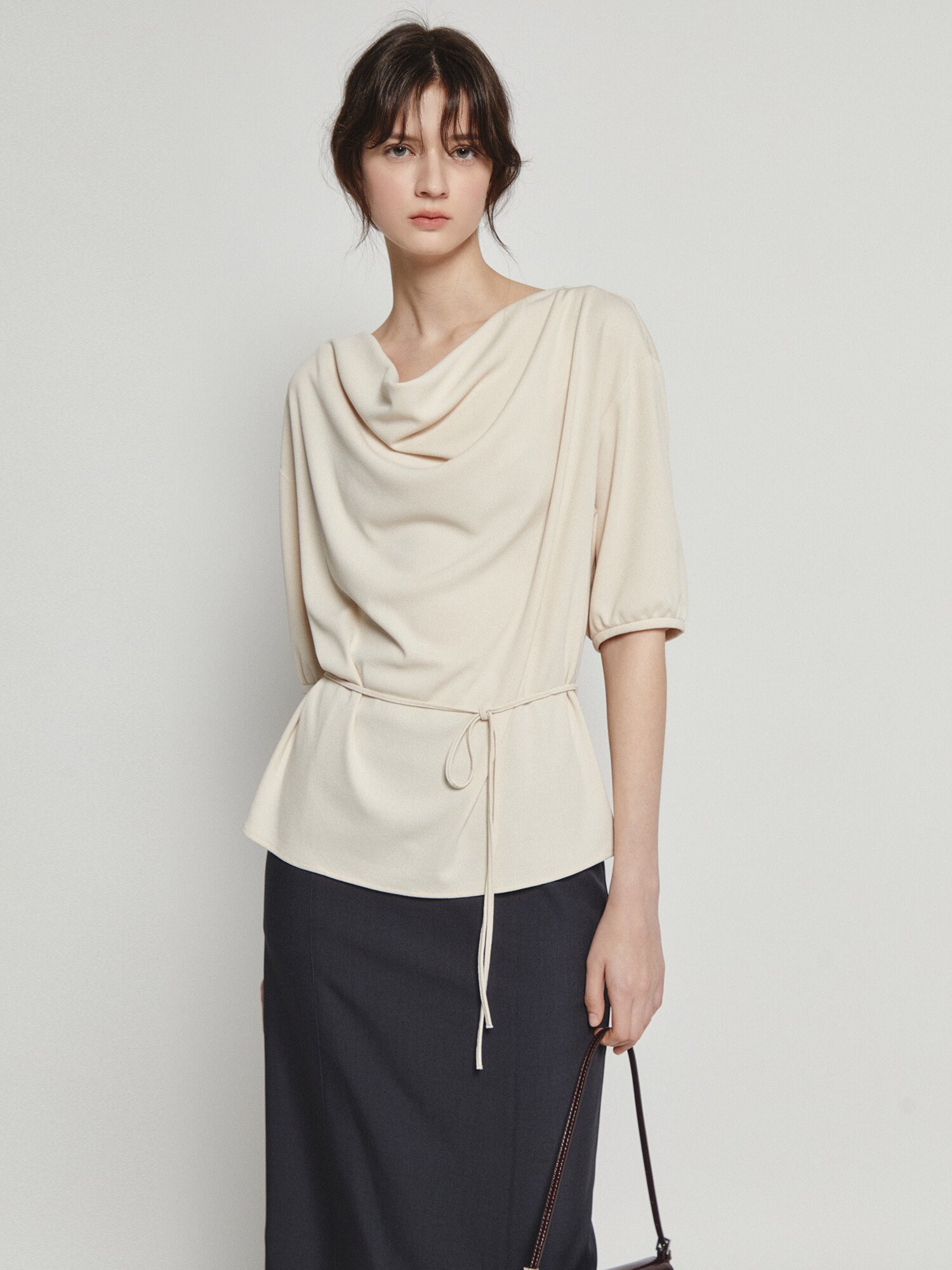 하프 슬리브 카울넥 블라우스 (LIGHT BEIGE)