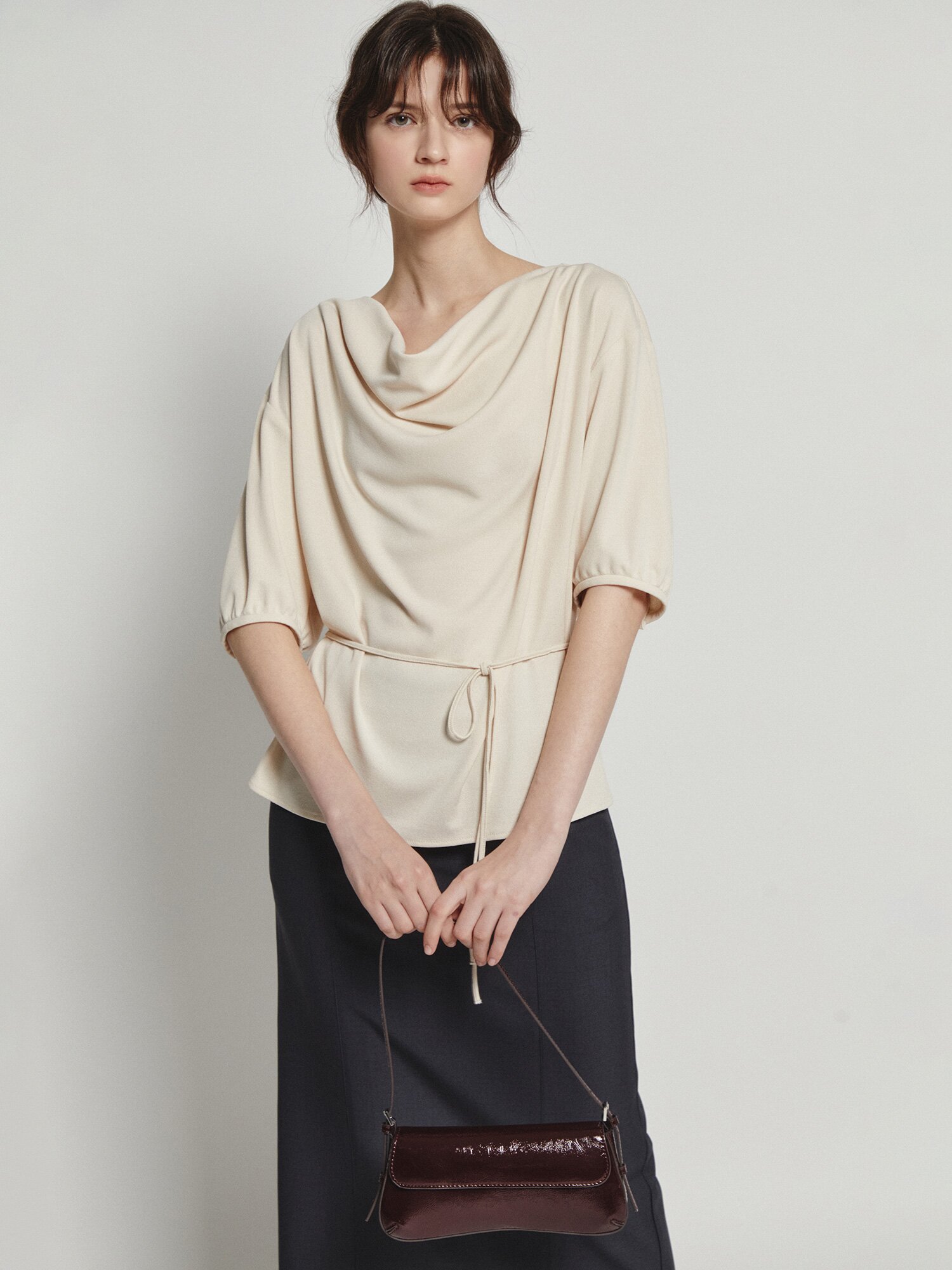 하프 슬리브 카울넥 블라우스 (LIGHT BEIGE)