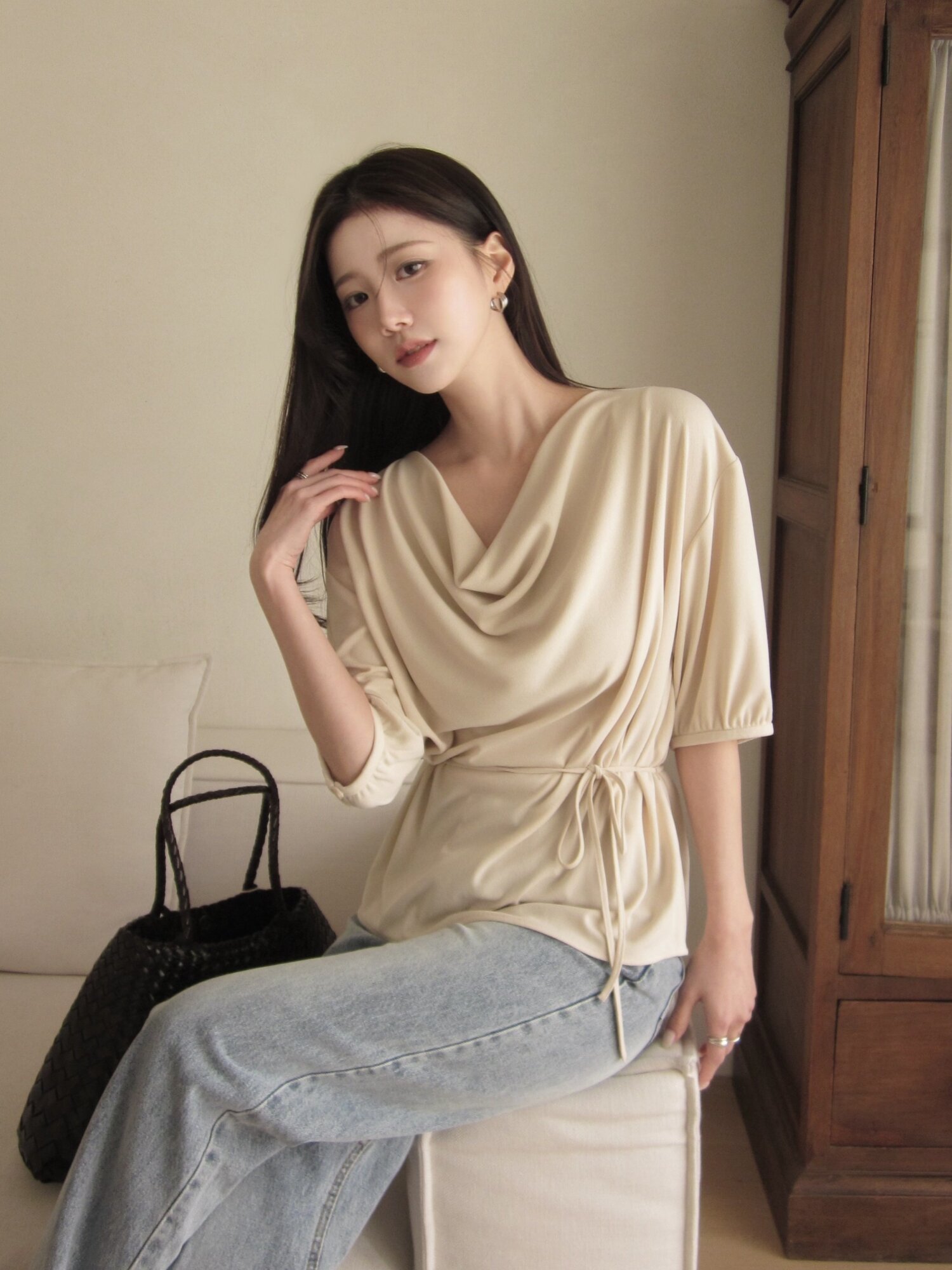 하프 슬리브 카울넥 블라우스 (LIGHT BEIGE)