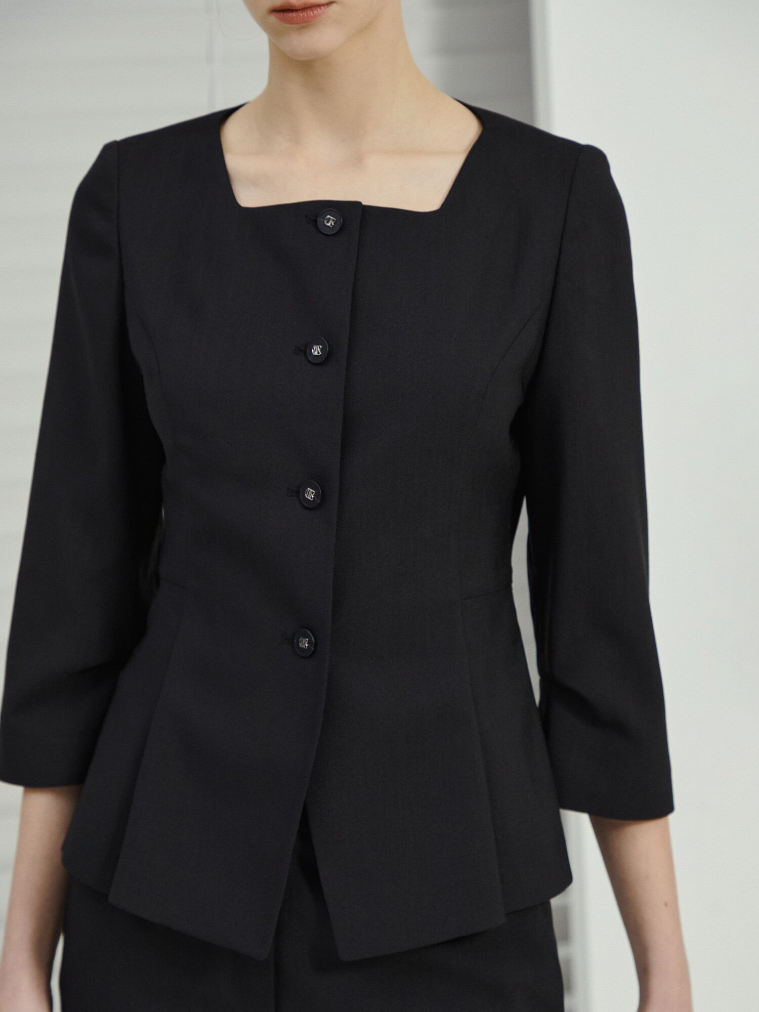 7부 스퀘어넥 페플럼 재킷 (BLACK)