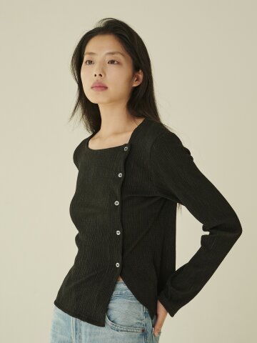 언발란스 버튼 탑 - 블랙/ Unbalanced Button Top - Black




