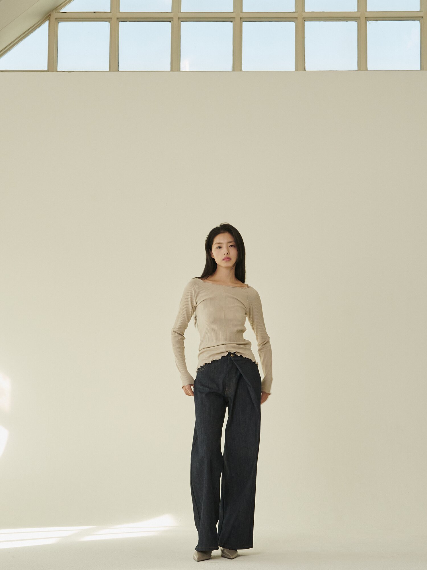 스티치 슬림핏 티셔츠 - 베이지/ Stitch Slim Fit T‑Shirt - Beige