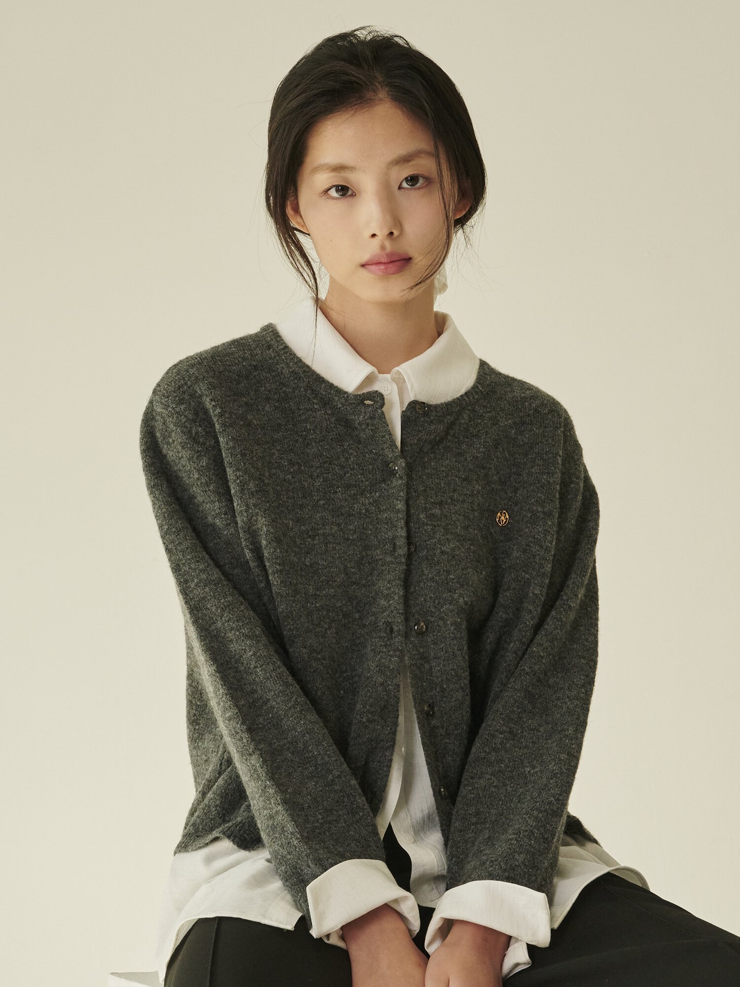 울 라운드 소프트 가디건 - 차콜/ Wool Round Soft Cardigan - Chacoal