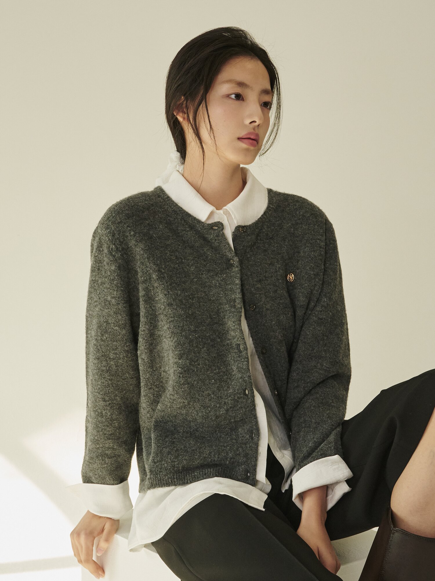 울 라운드 소프트 가디건 - 차콜/ Wool Round Soft Cardigan - Chacoal