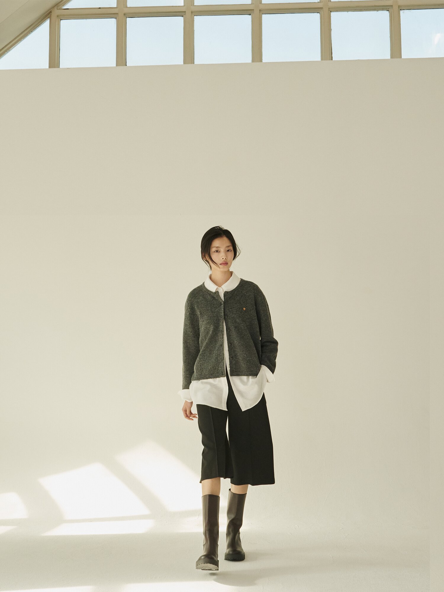 울 라운드 소프트 가디건 - 차콜/ Wool Round Soft Cardigan - Chacoal