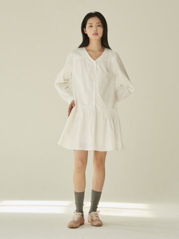브이넥 셔링 롱슬리브 드레스 - 화이트/ V-Neck Shirring Longsleeve Dress - White





