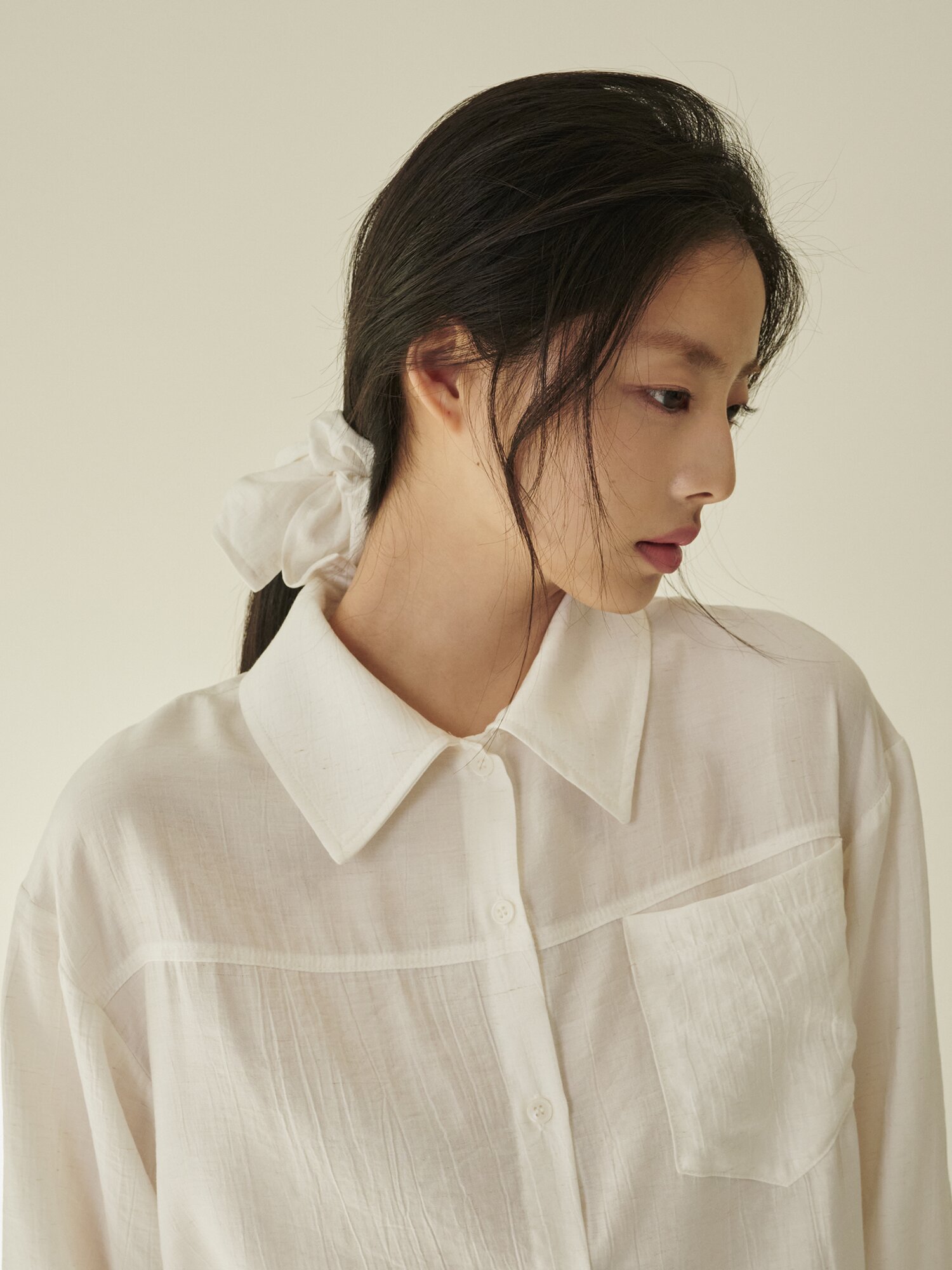 루즈핏 린넨 셔츠 + 스크런치 SET - 아이보리/ Loose Fit Linen Shirt + Scrunchie Set - Ivory