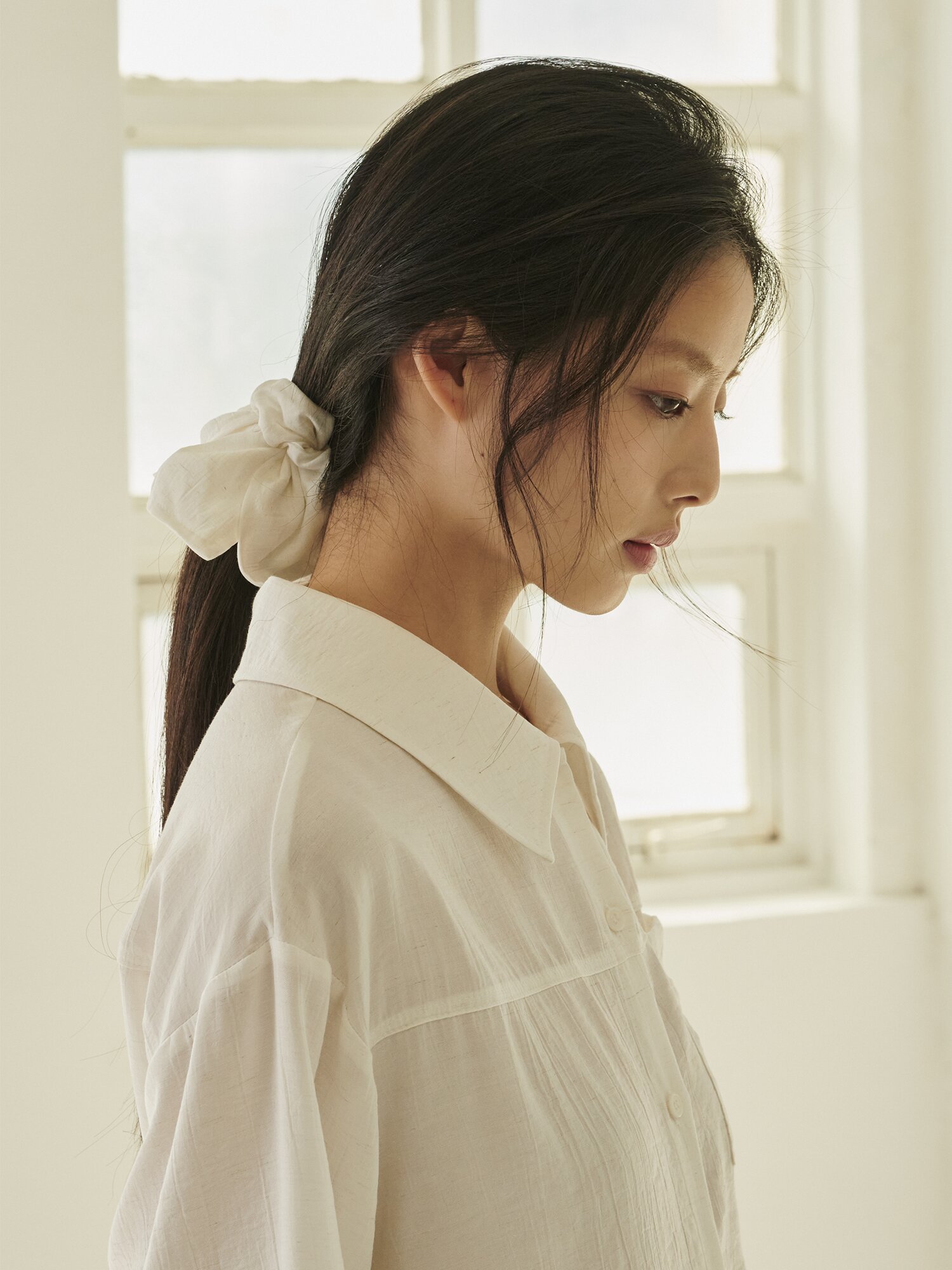 루즈핏 린넨 셔츠 + 스크런치 SET - 아이보리/ Loose Fit Linen Shirt + Scrunchie Set - Ivory