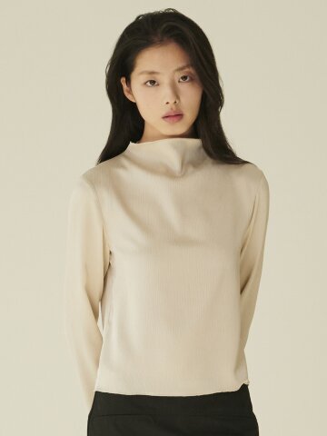 하프넥 실키 블라우스 - 베이지/ Half‑Neck Silky Blouse - Beige
