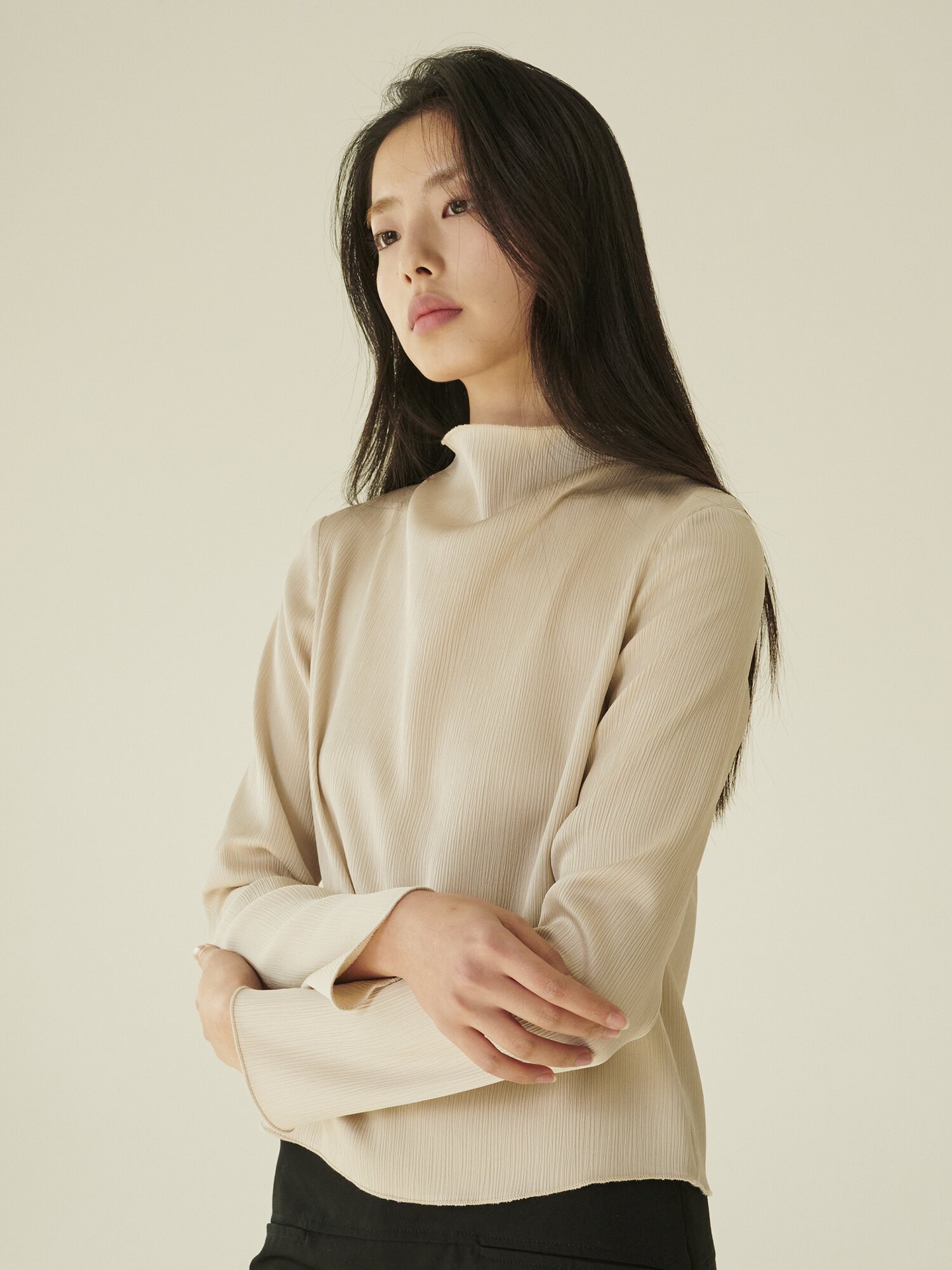 하프넥 실키 블라우스 - 베이지/ Half‑Neck Silky Blouse - Beige