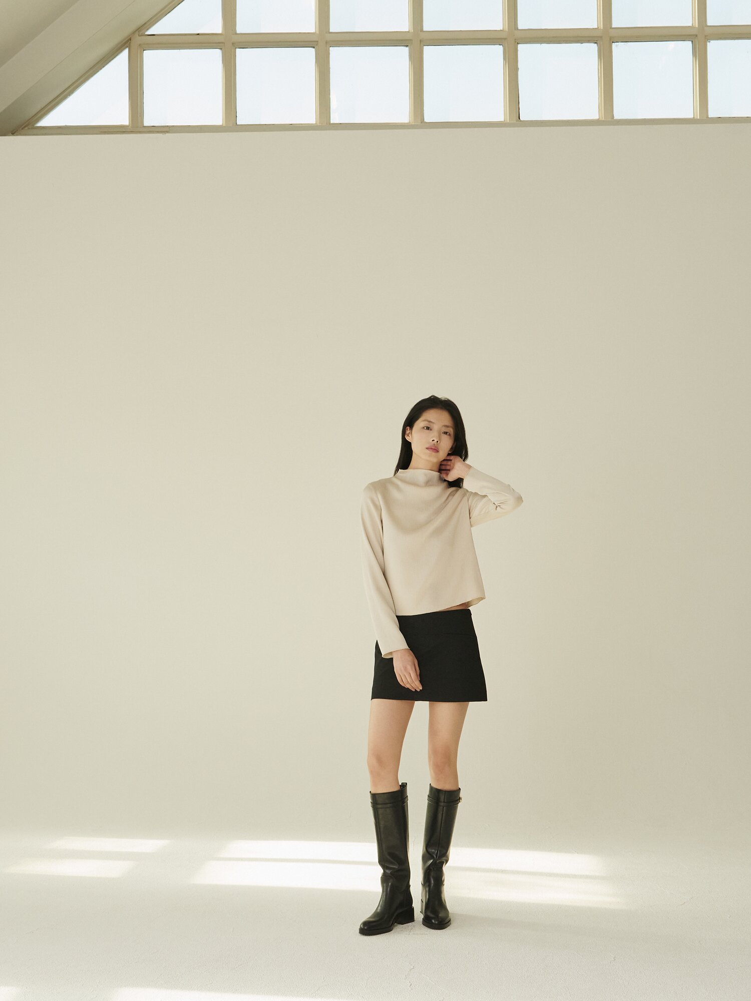 하프넥 실키 블라우스 - 베이지/ Half‑Neck Silky Blouse - Beige