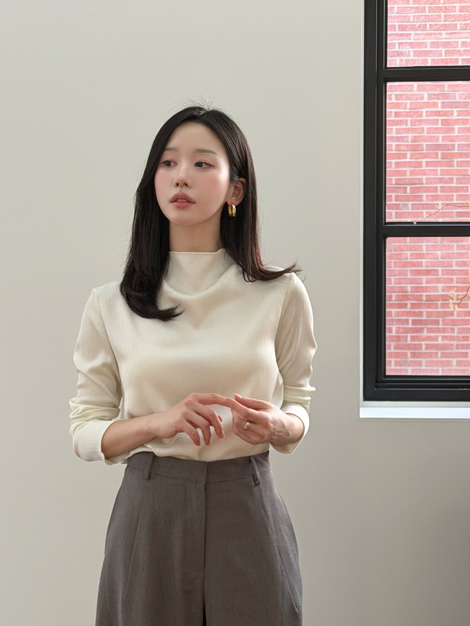 하프넥 실키 블라우스 - 베이지/ Half‑Neck Silky Blouse - Beige