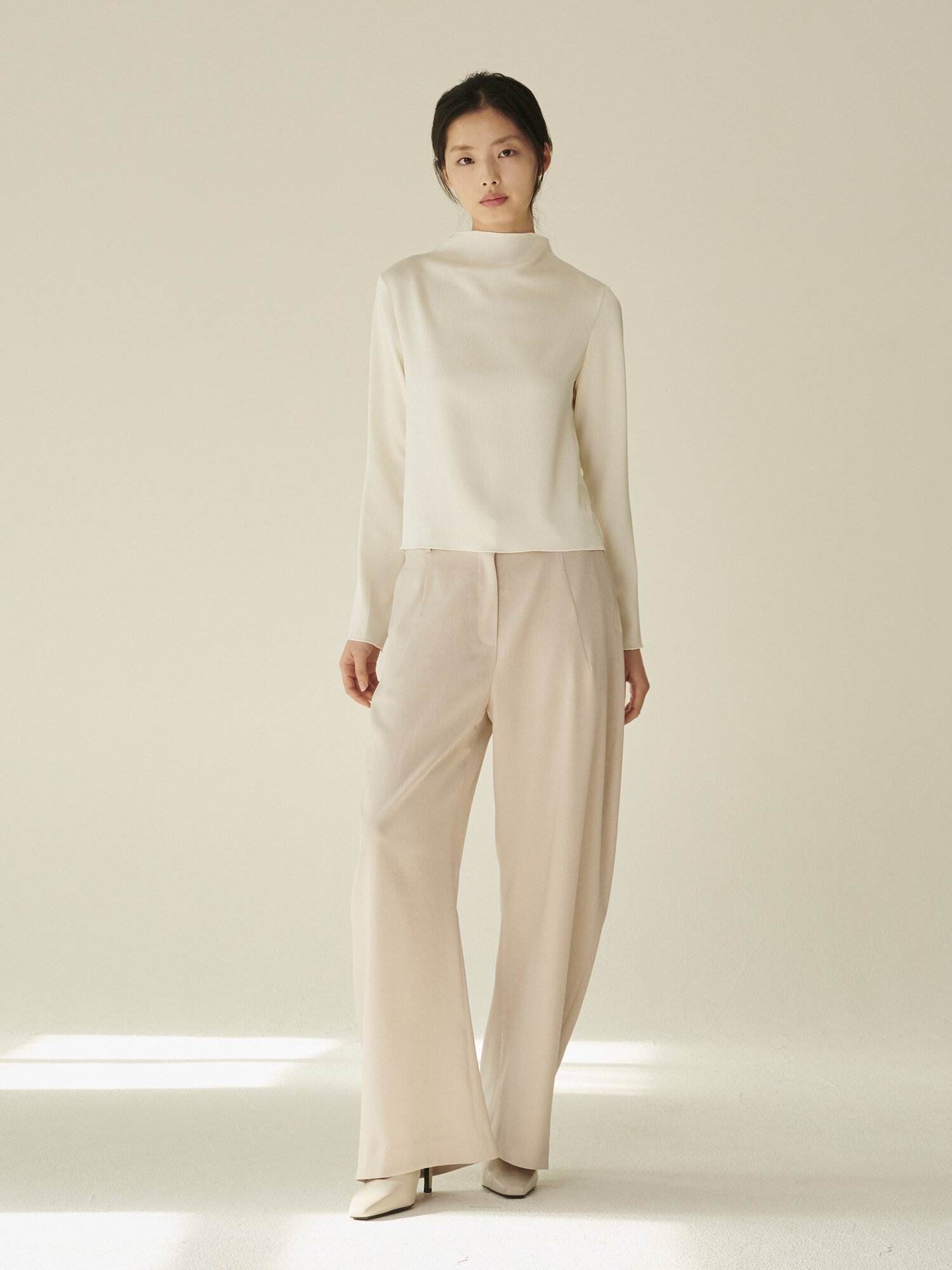 하프넥 실키 블라우스 - 크림/ Half‑Neck Silky Blouse - Cream