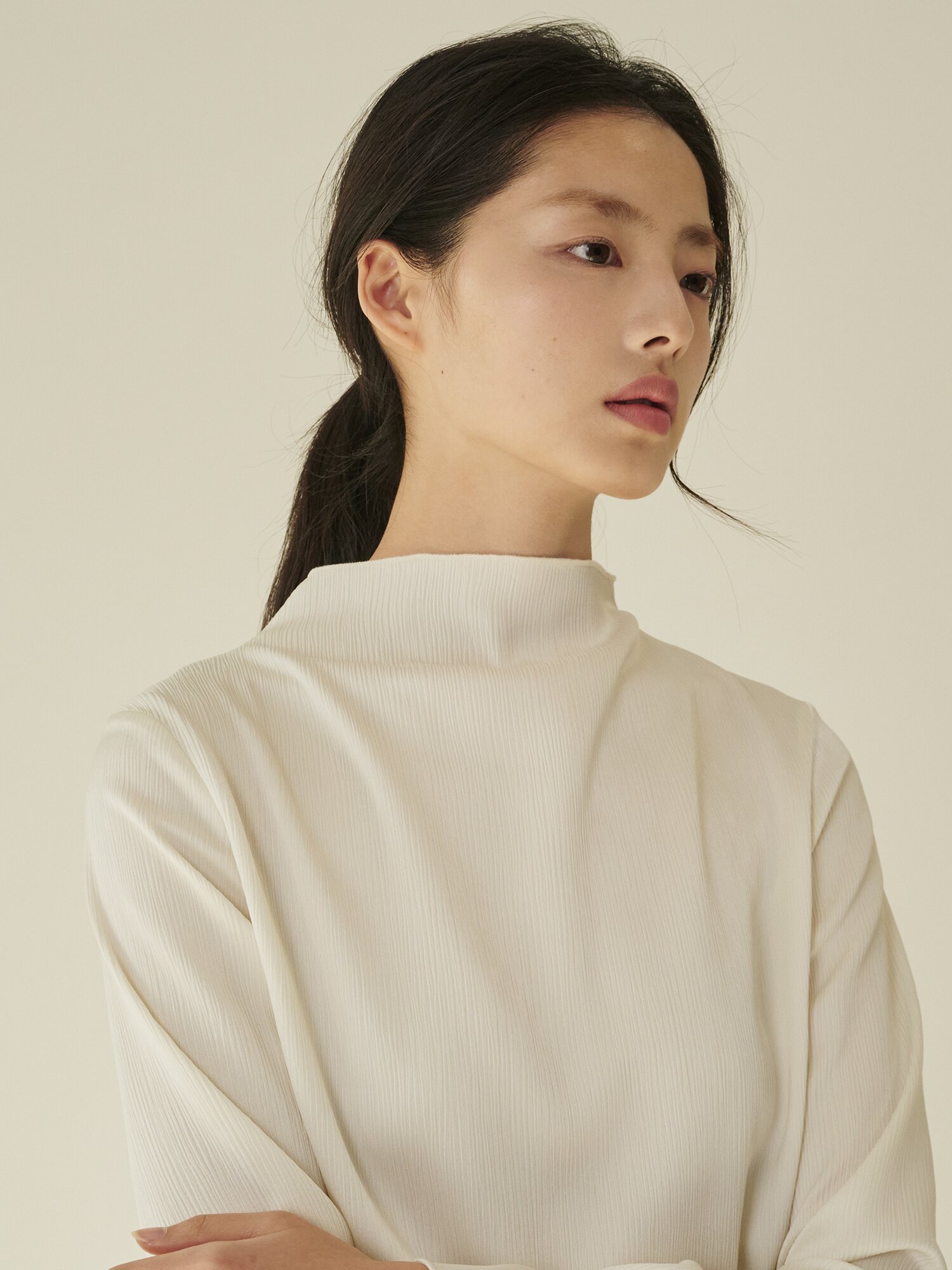 하프넥 실키 블라우스 - 크림/ Half‑Neck Silky Blouse - Cream