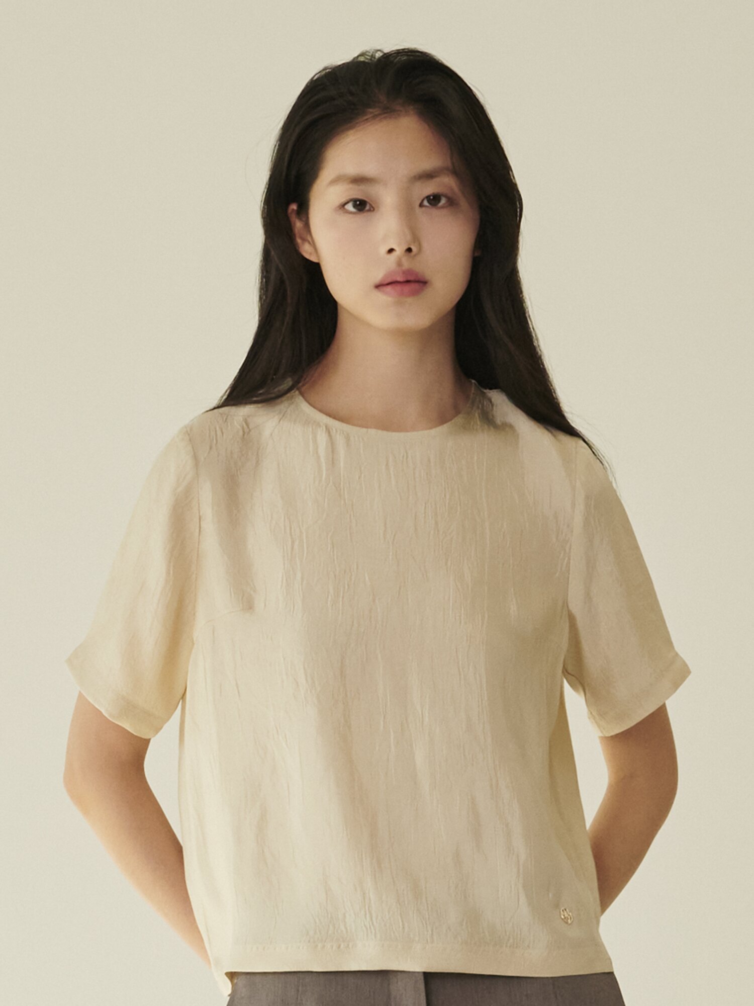 라운드넥 시어 블라우스 - 크림/ Round‑Neck Sheer Blouse - Cream