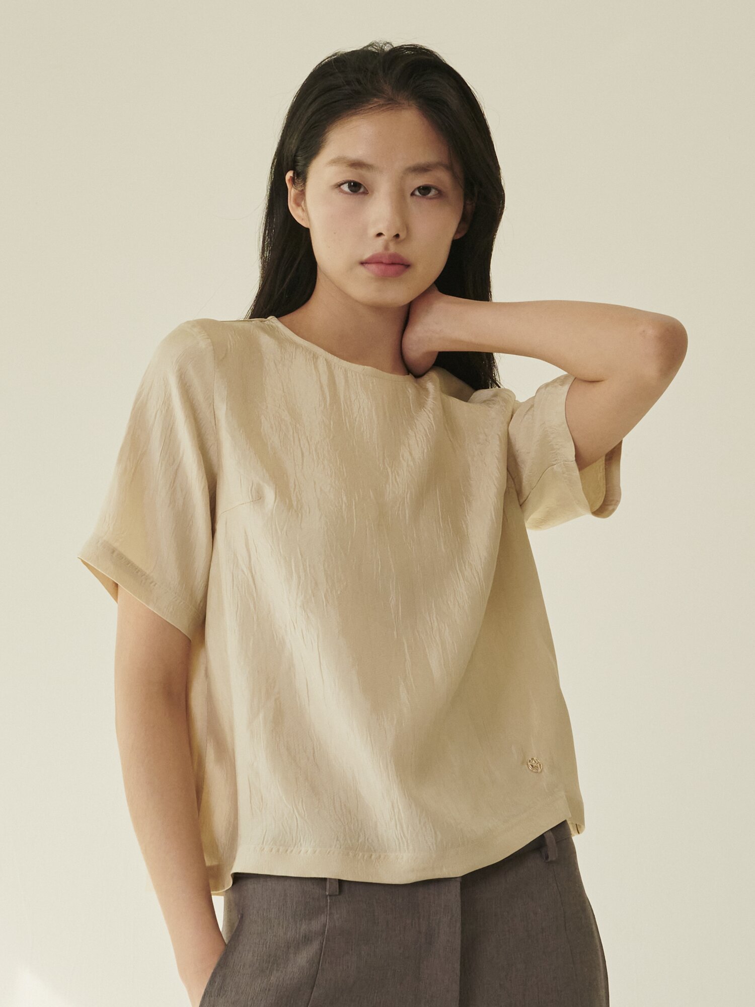 라운드넥 시어 블라우스 - 크림/ Round‑Neck Sheer Blouse - Cream