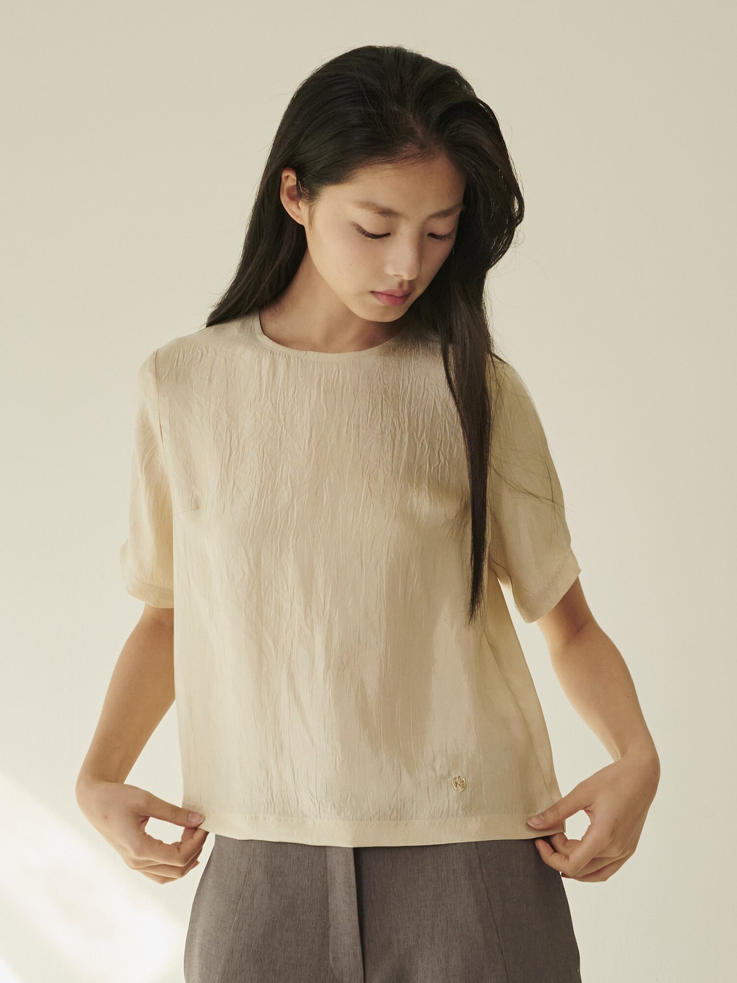 라운드넥 시어 블라우스 - 크림/ Round‑Neck Sheer Blouse - Cream