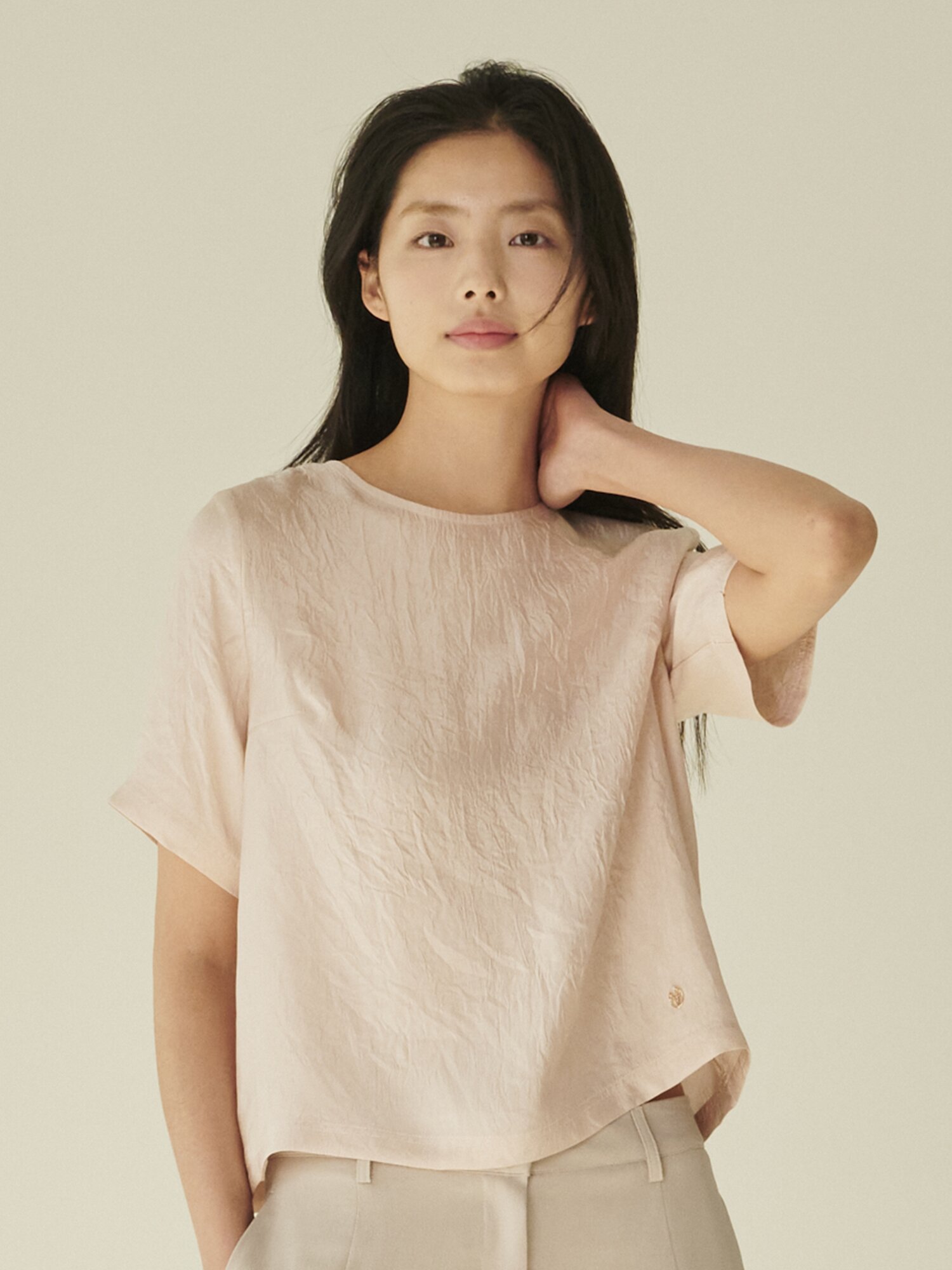 라운드넥 시어 블라우스 - 핑크/ Round‑Neck Sheer Blouse - Pink