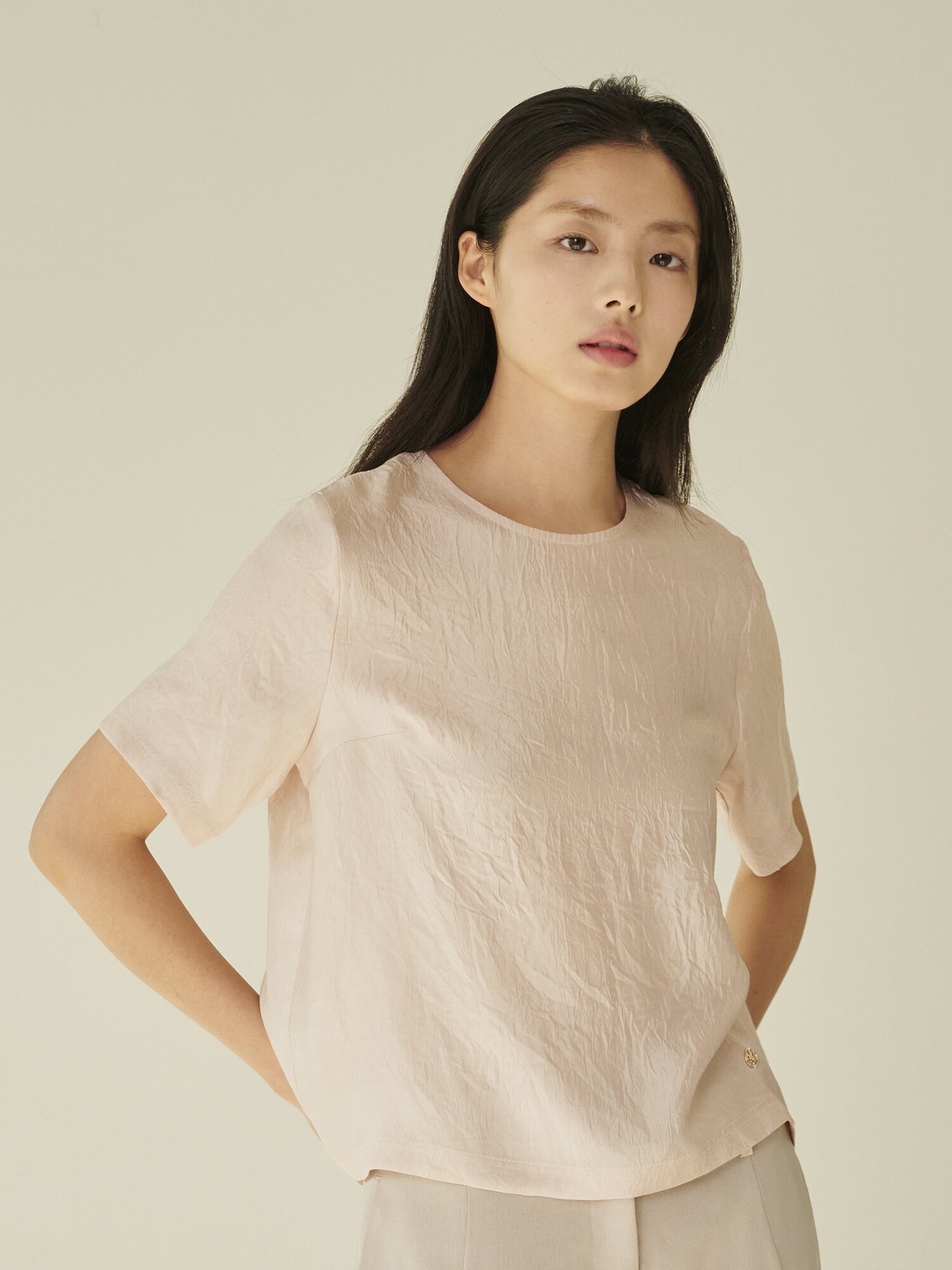 라운드넥 시어 블라우스 - 핑크/ Round‑Neck Sheer Blouse - Pink
