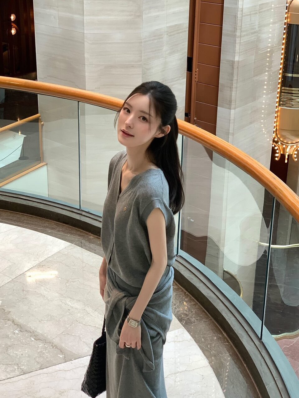 [세트] 린넨 슬리브리스 가디건 + 스커트 + 숄 -  멜란지 그레이/ [Set] Linen Sleeveless Cardigan + Skirt + Shawl - M.Gray