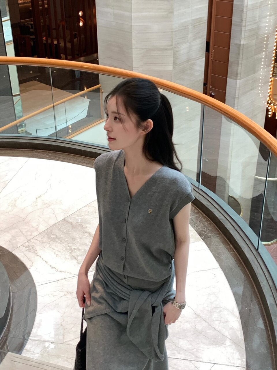 [세트] 린넨 슬리브리스 가디건 + 스커트 + 숄 -  멜란지 그레이/ [Set] Linen Sleeveless Cardigan + Skirt + Shawl - M.Gray