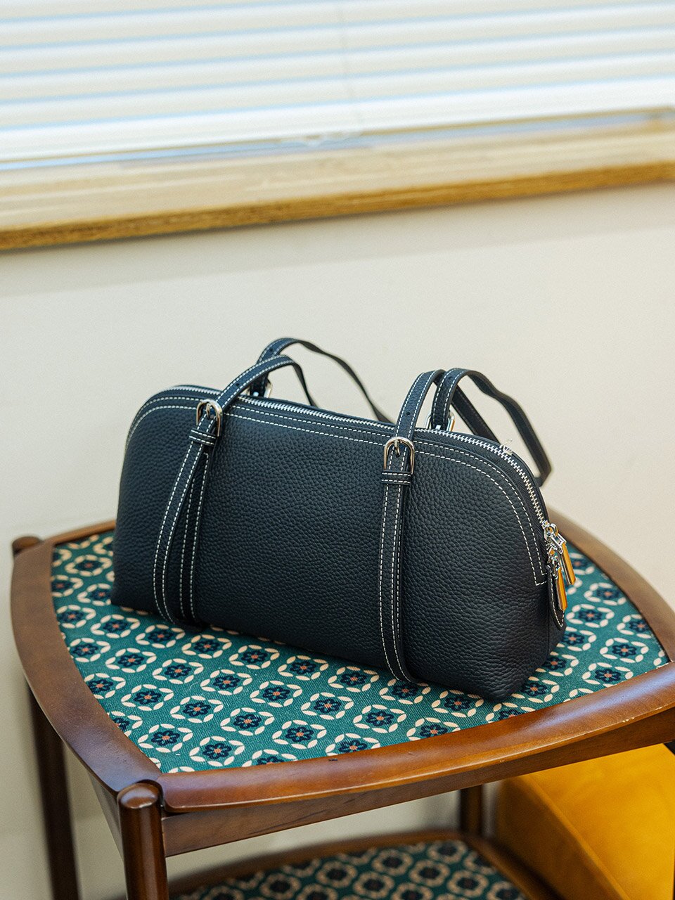 DD_Stitch round bag_BLACK
