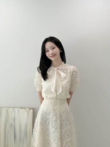 플라워 레이스 리본 타이 블라우스 